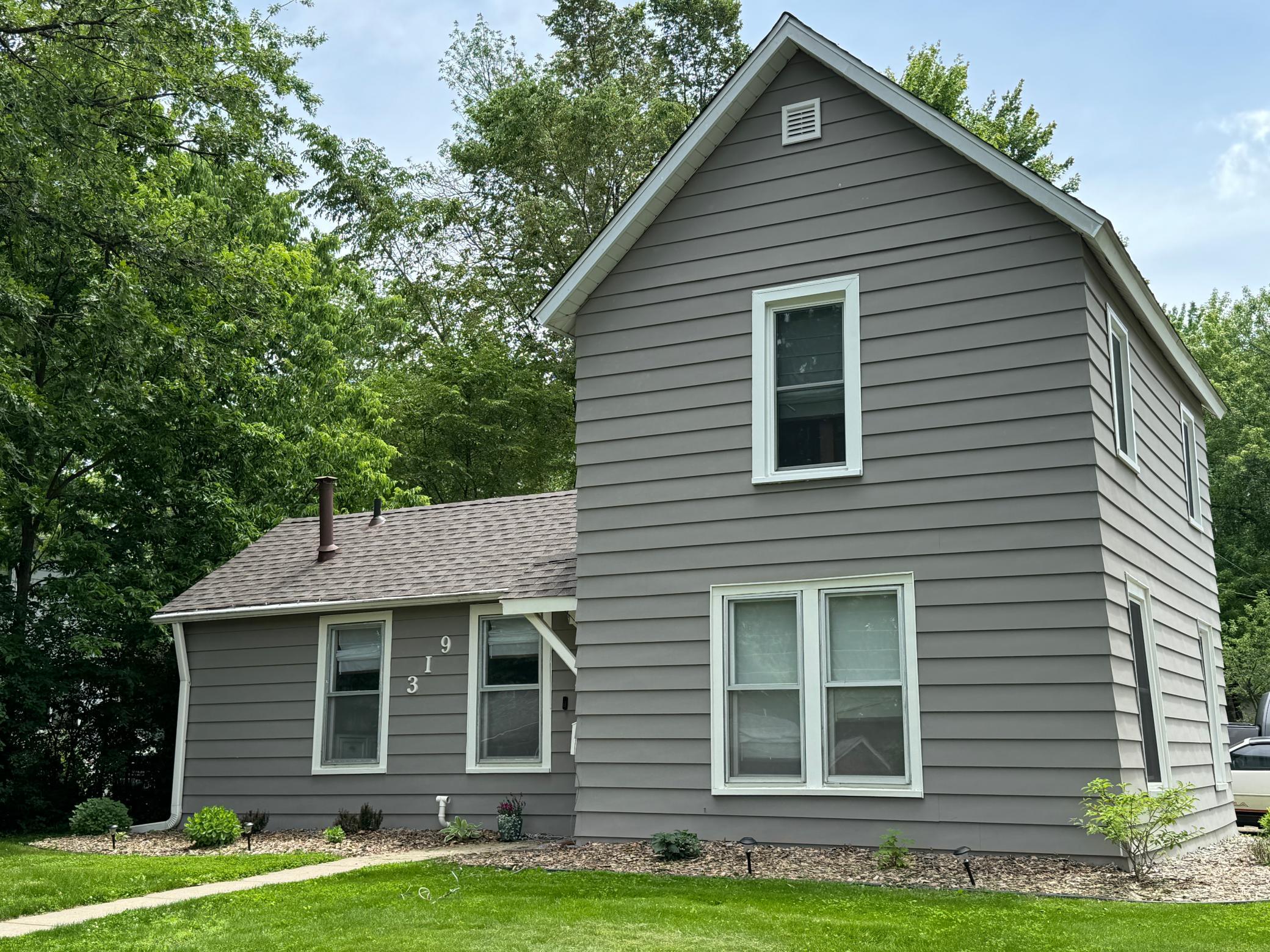 319 14th Street W