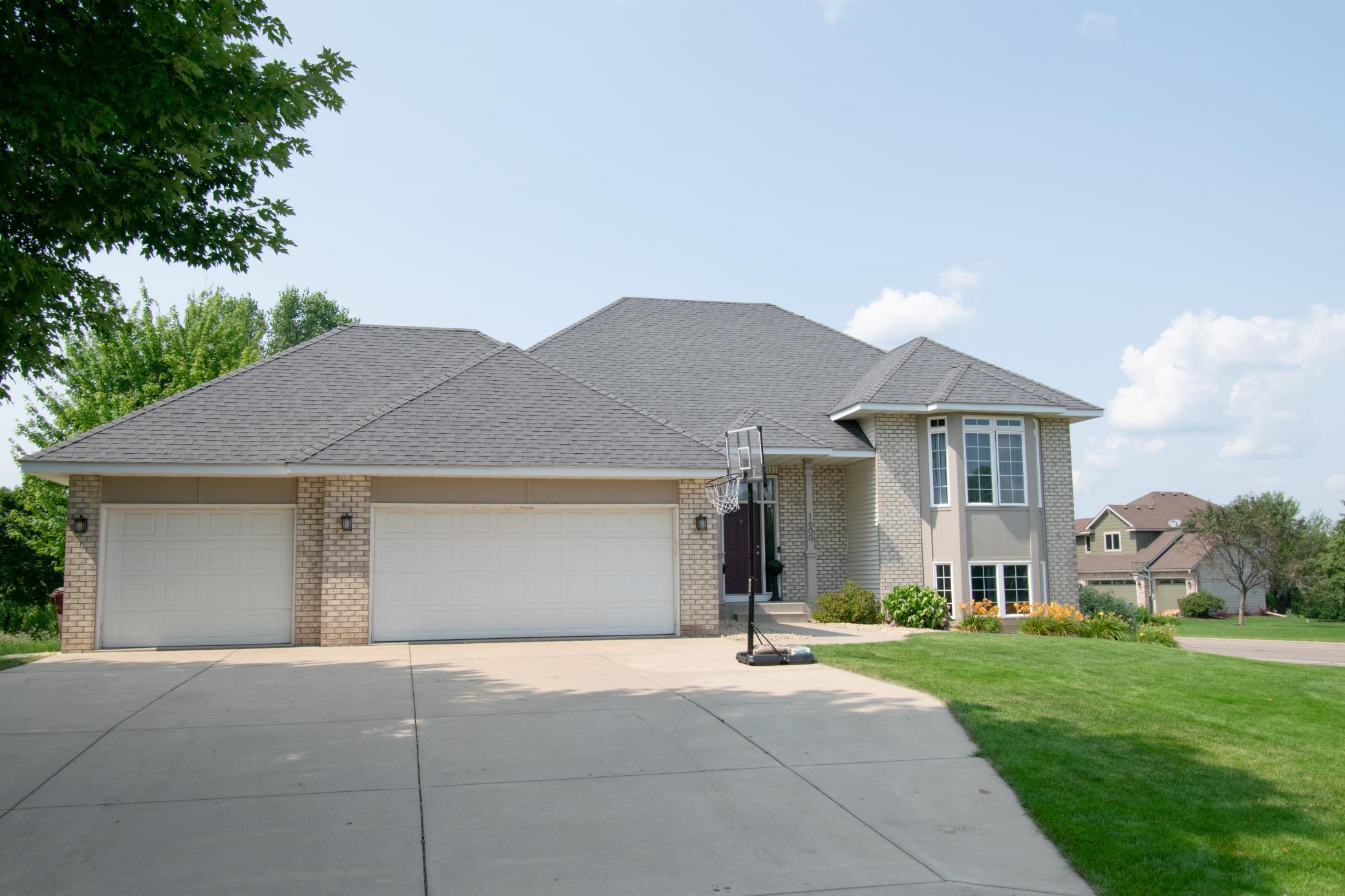 1600 Stonegate Court