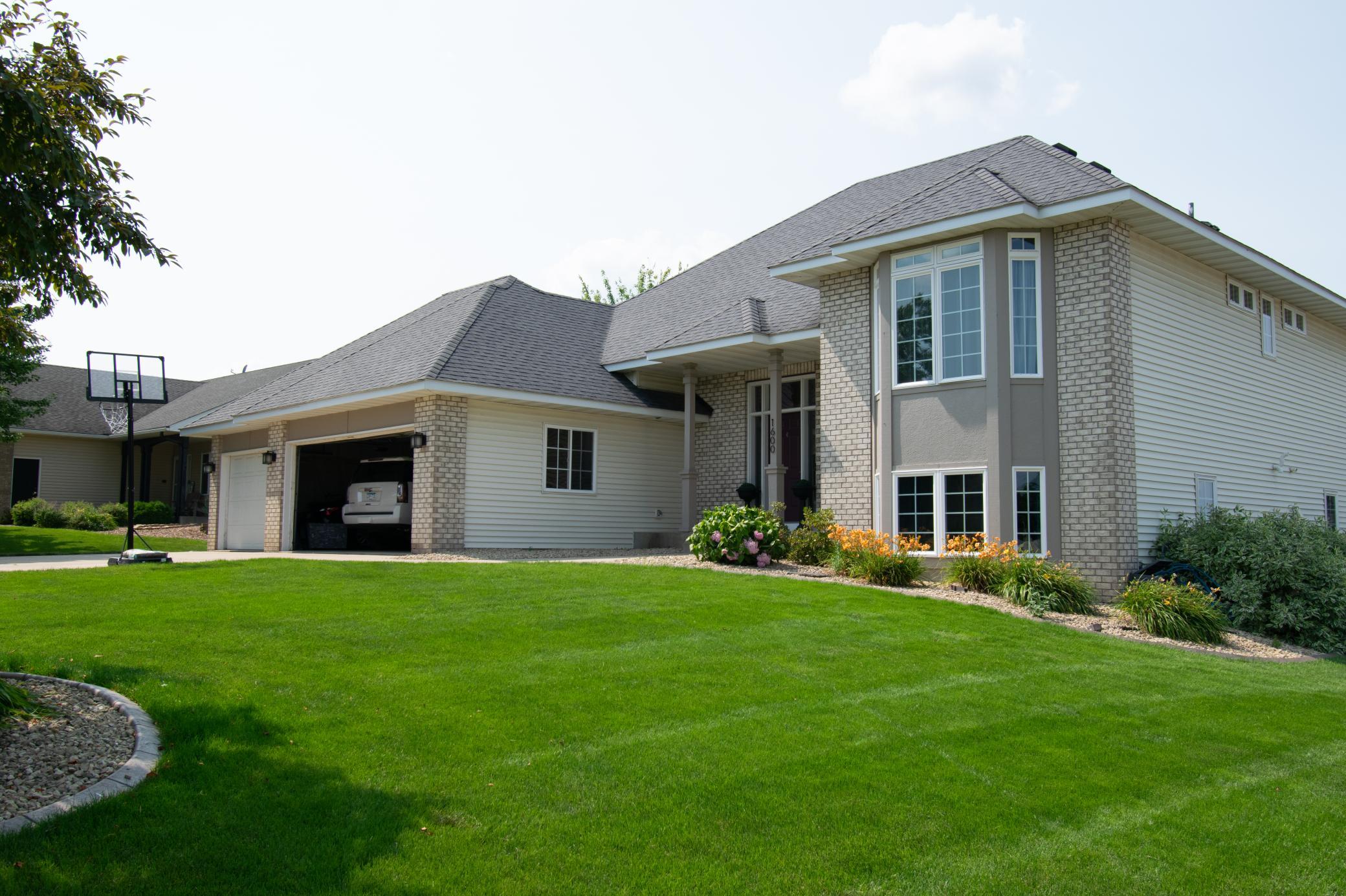 1600 Stonegate Court