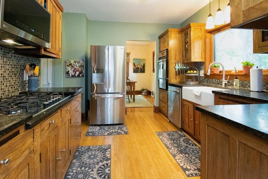 222 7th Street W