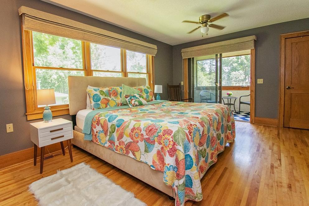 222 7th Street W