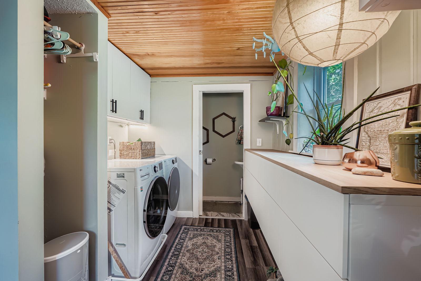 735 6th Street W