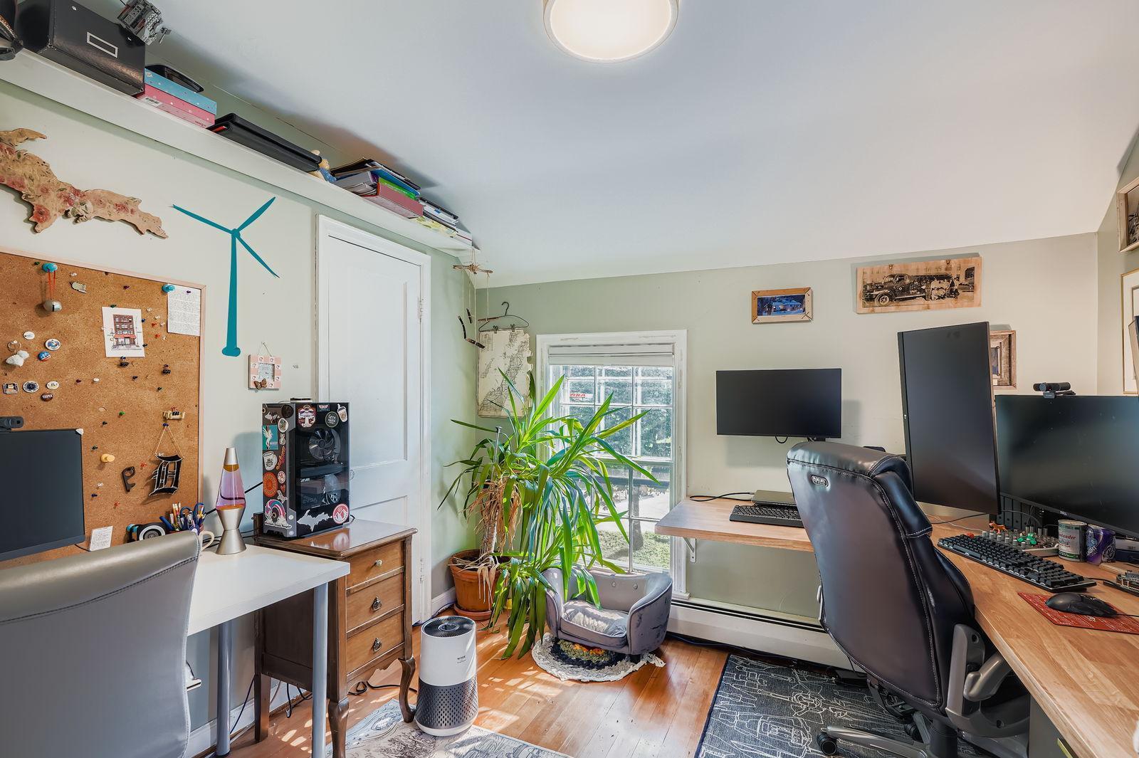 735 6th Street W
