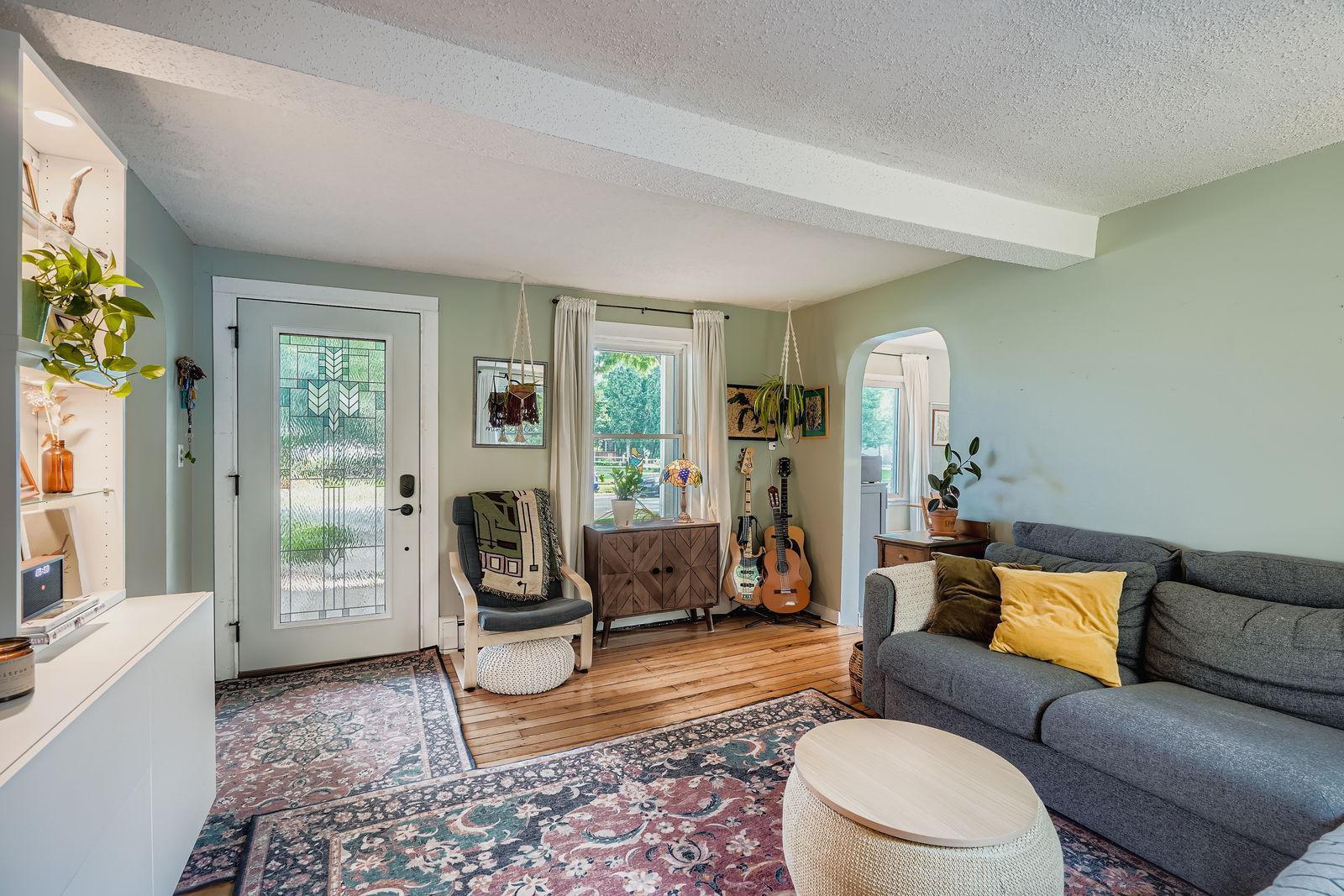 735 6th Street W