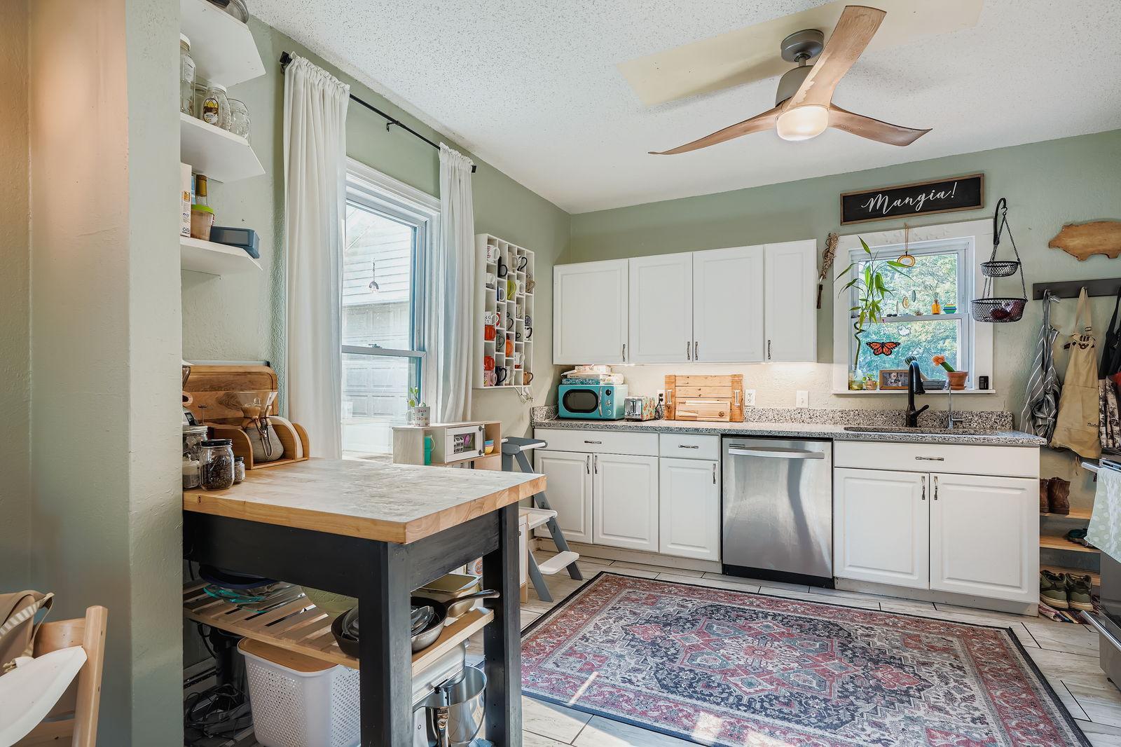 735 6th Street W