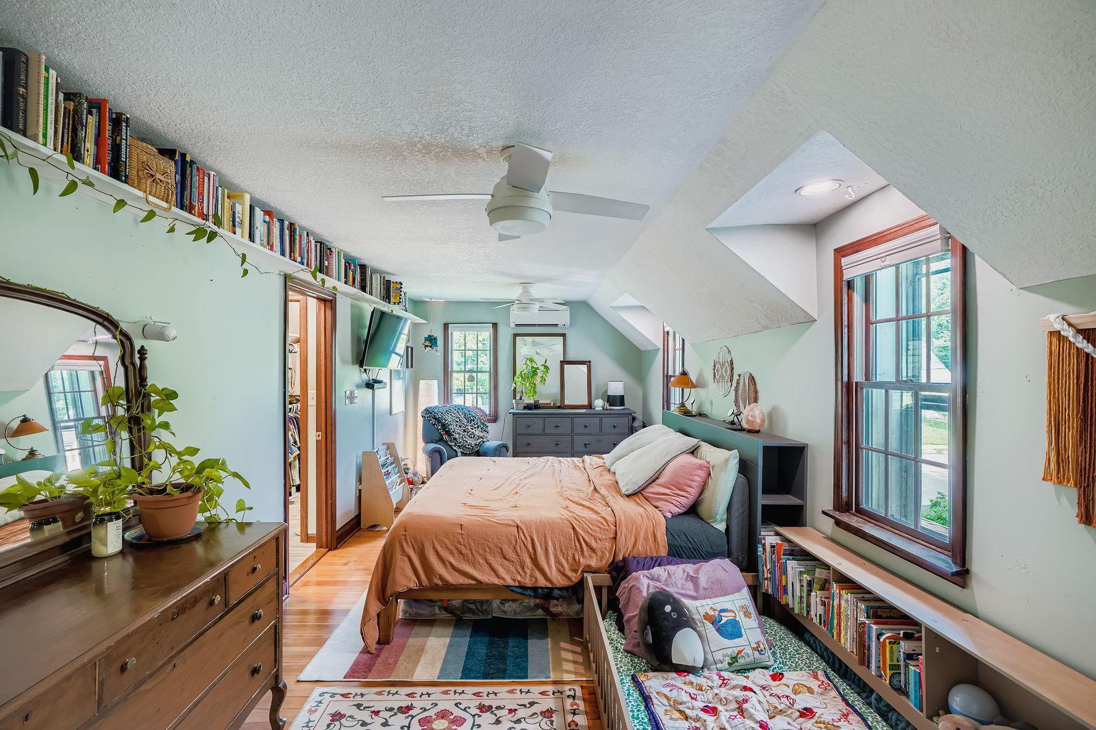 735 6th Street W