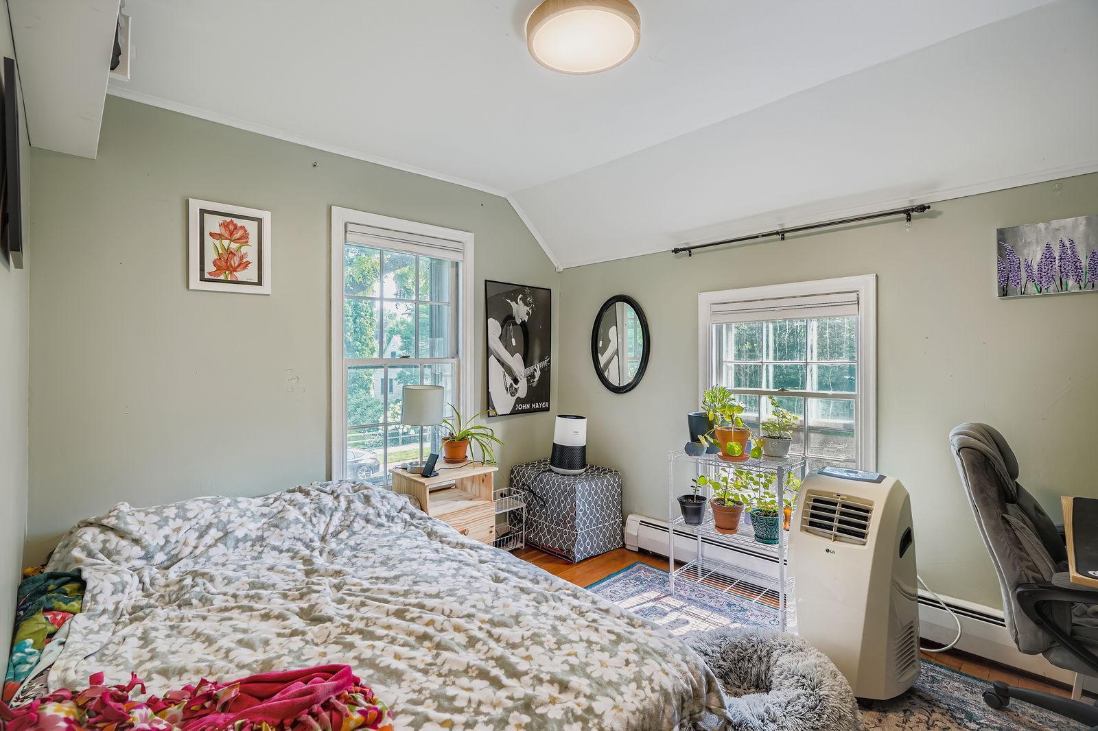 735 6th Street W