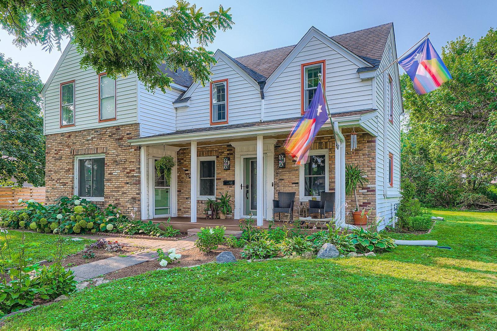 735 6th Street W