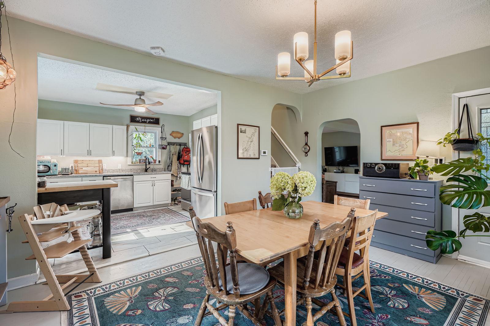 735 6th Street W
