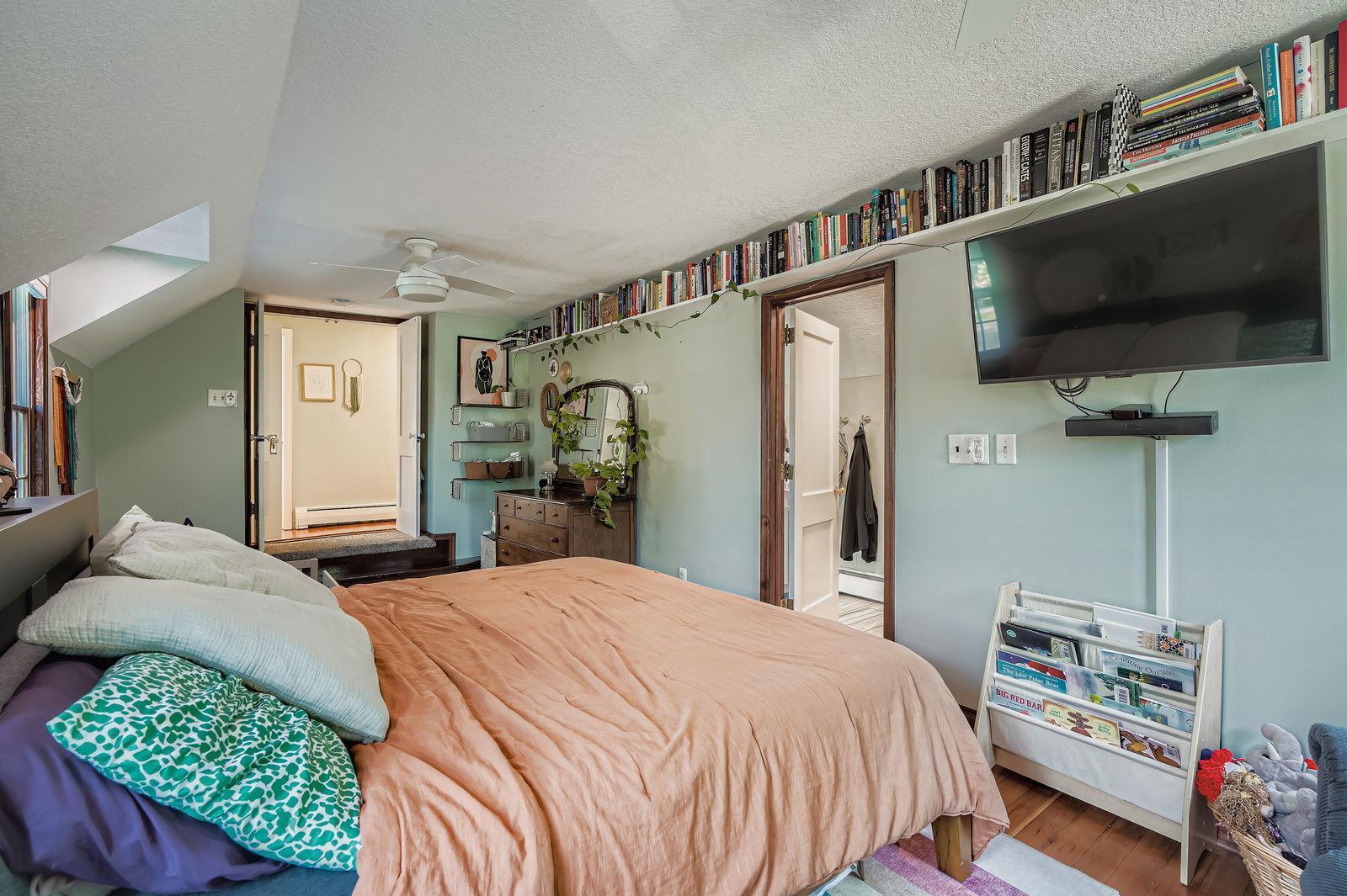 735 6th Street W
