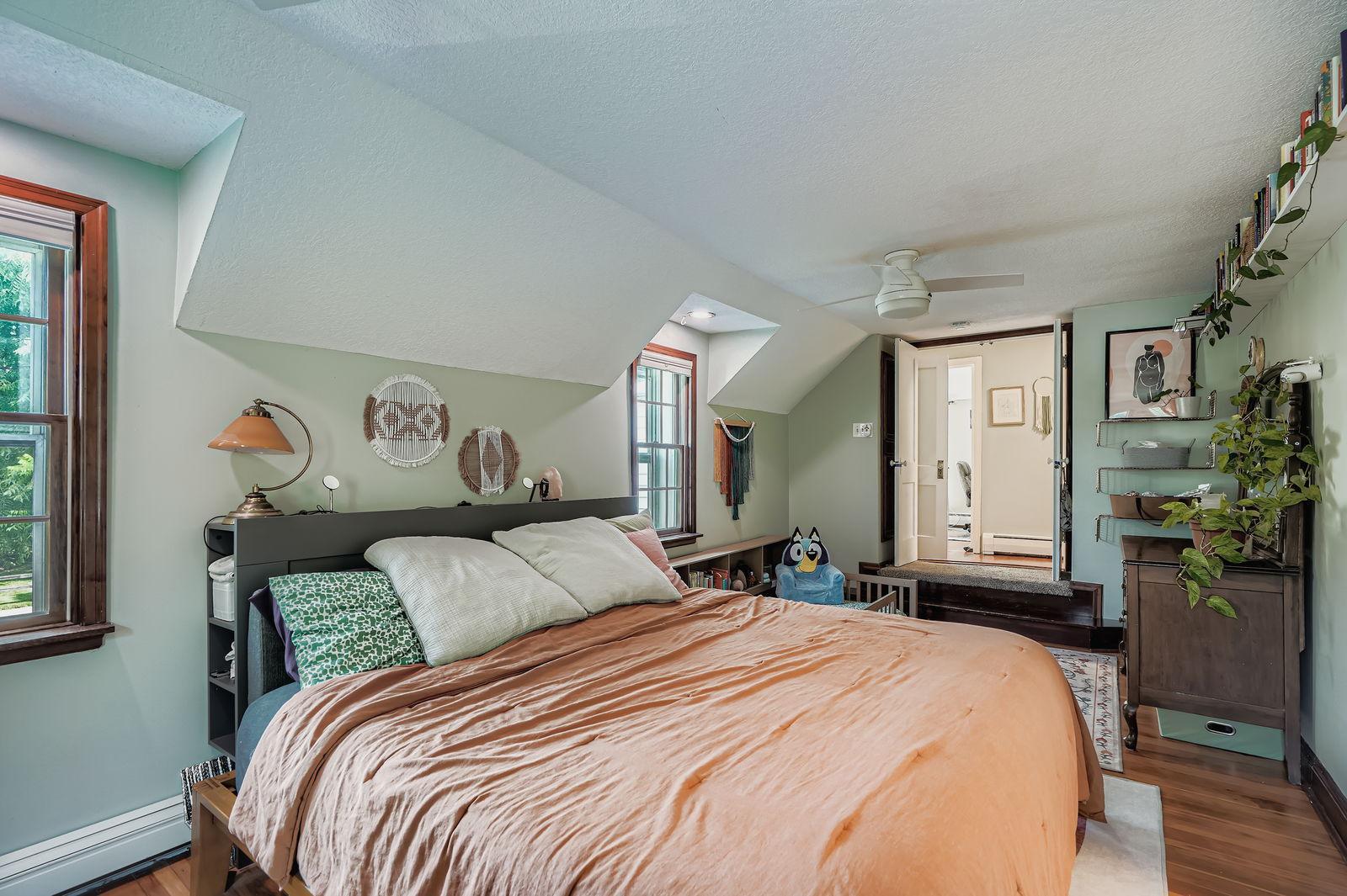 735 6th Street W