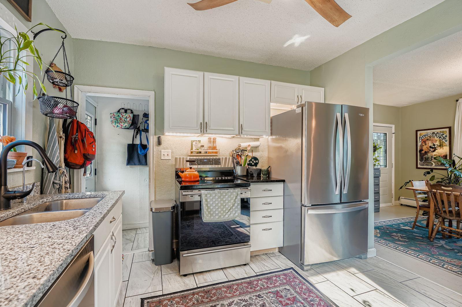 735 6th Street W