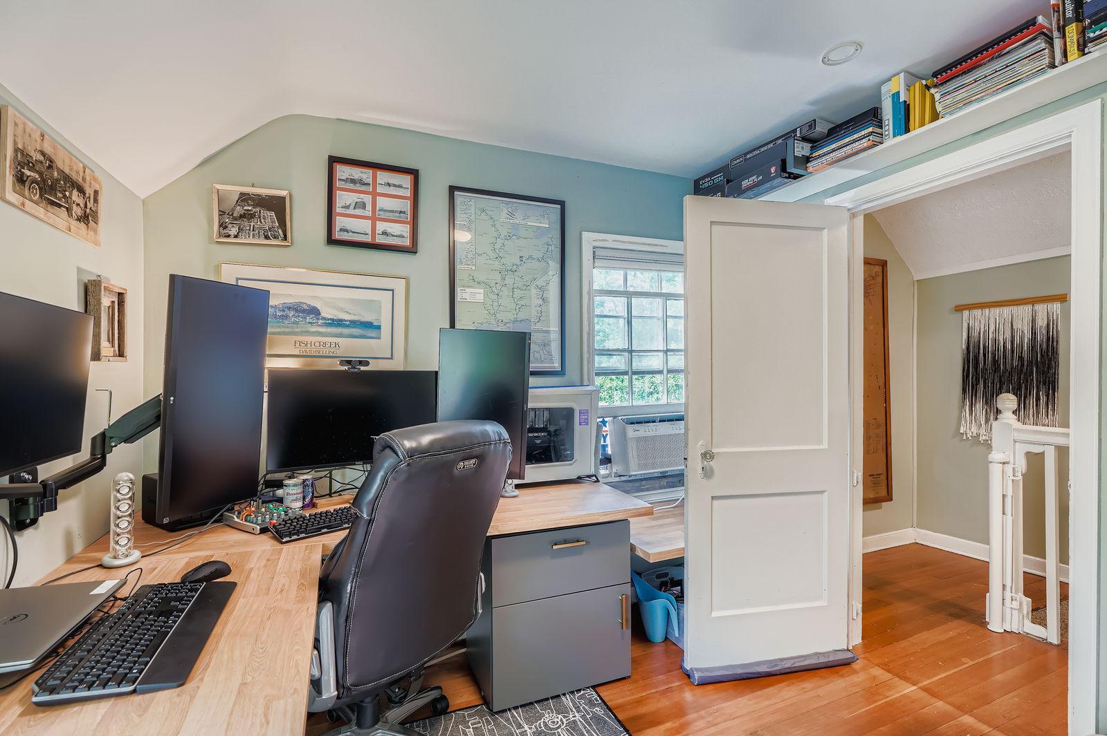 735 6th Street W