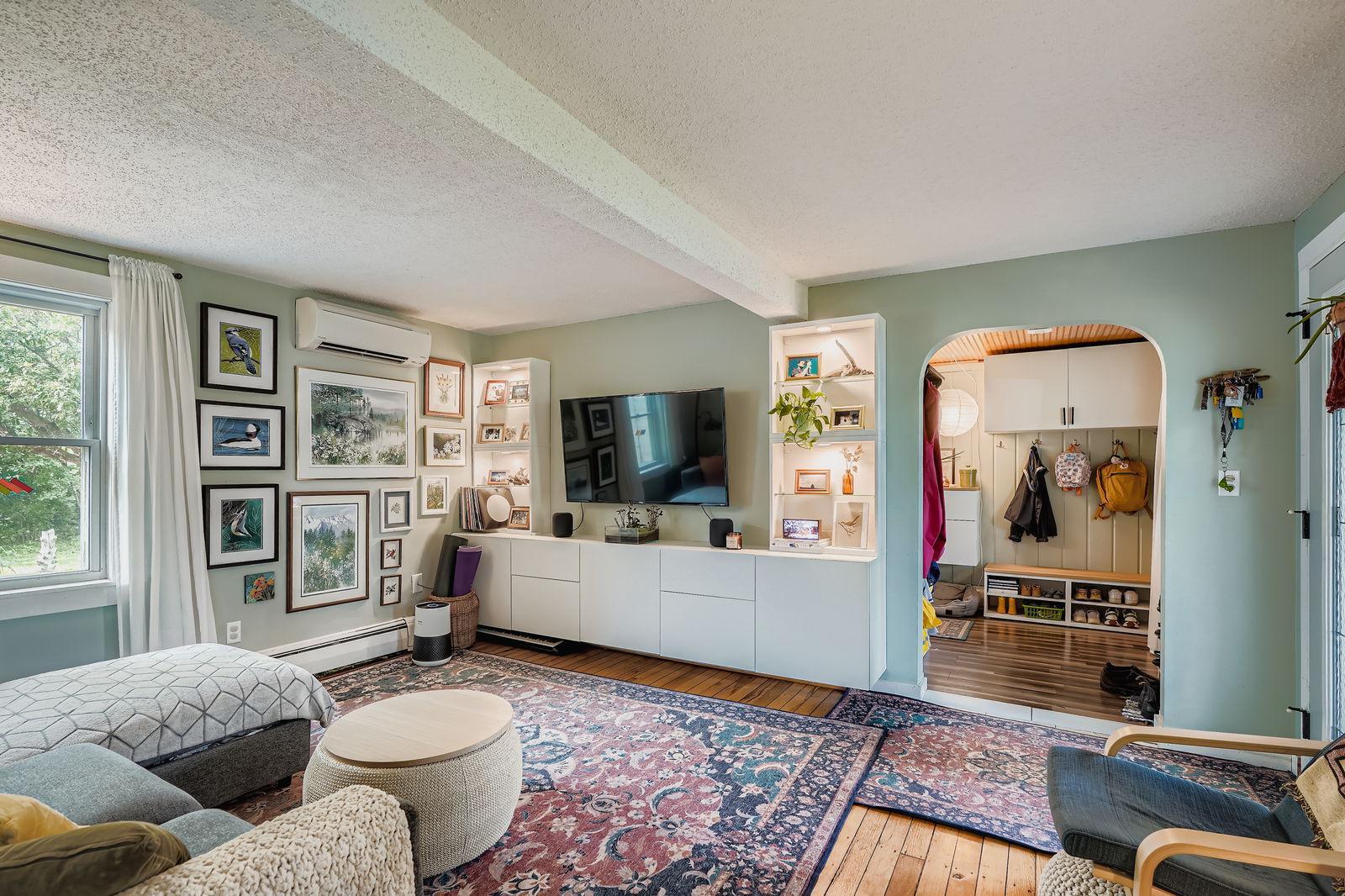 735 6th Street W