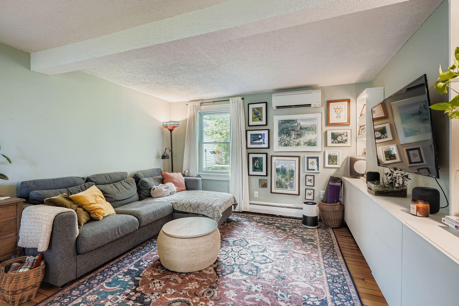 735 6th Street W