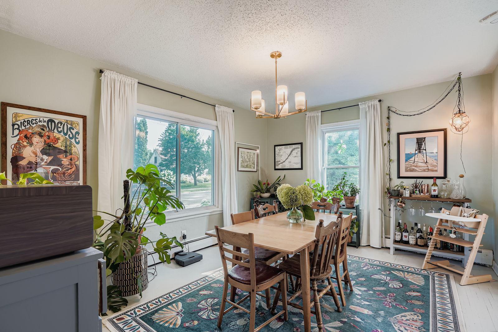 735 6th Street W