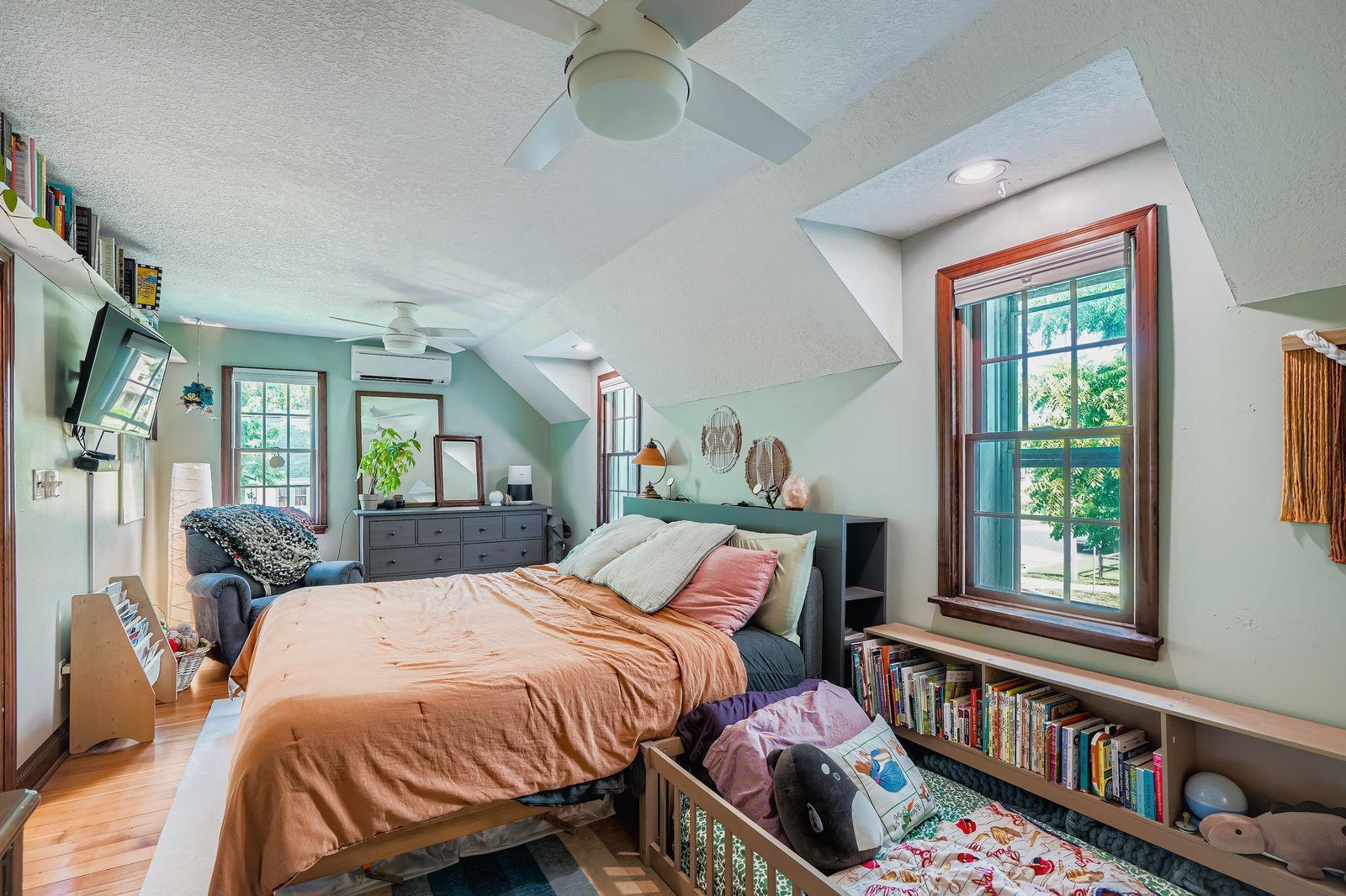 735 6th Street W