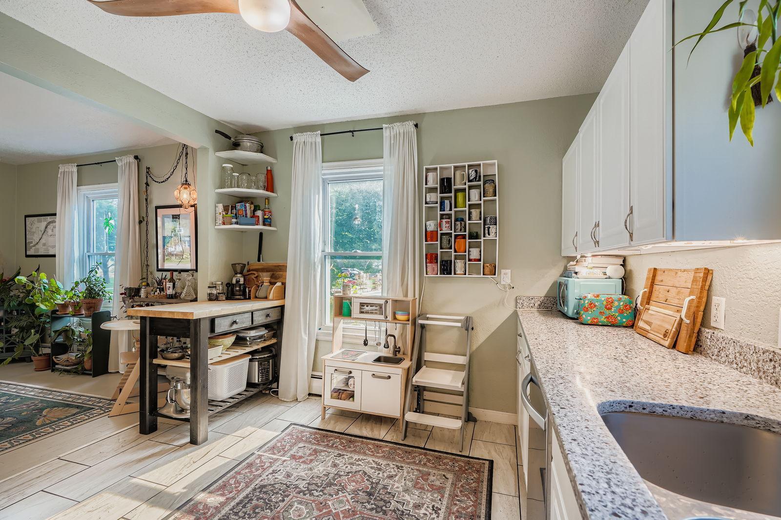 735 6th Street W