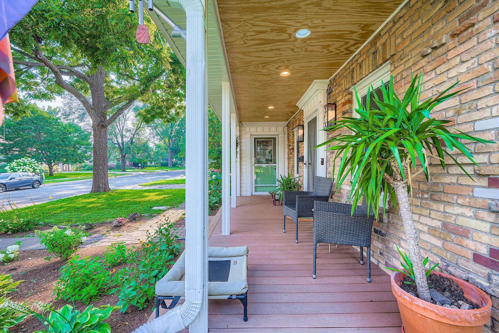 735 6th Street W