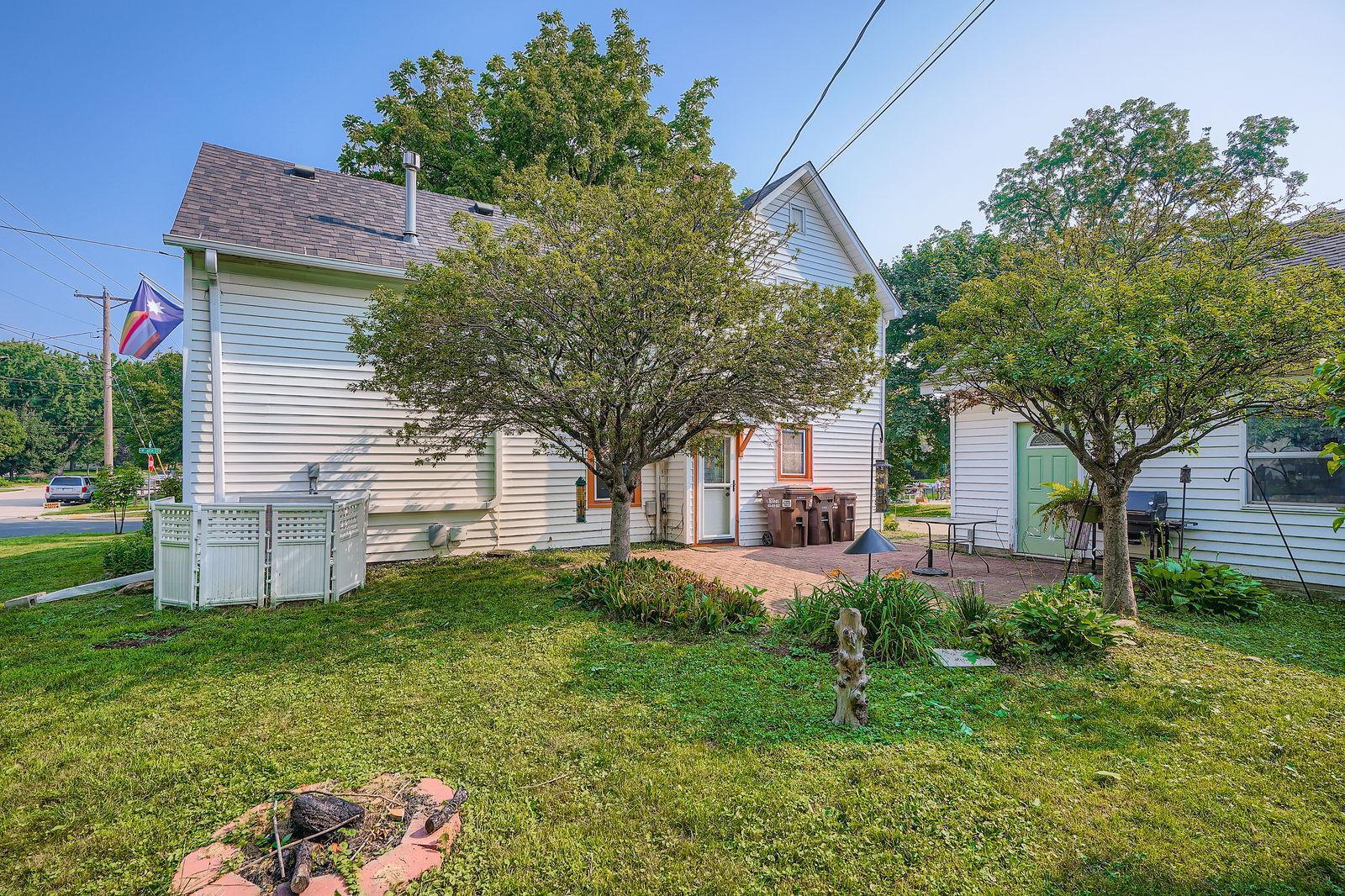 735 6th Street W