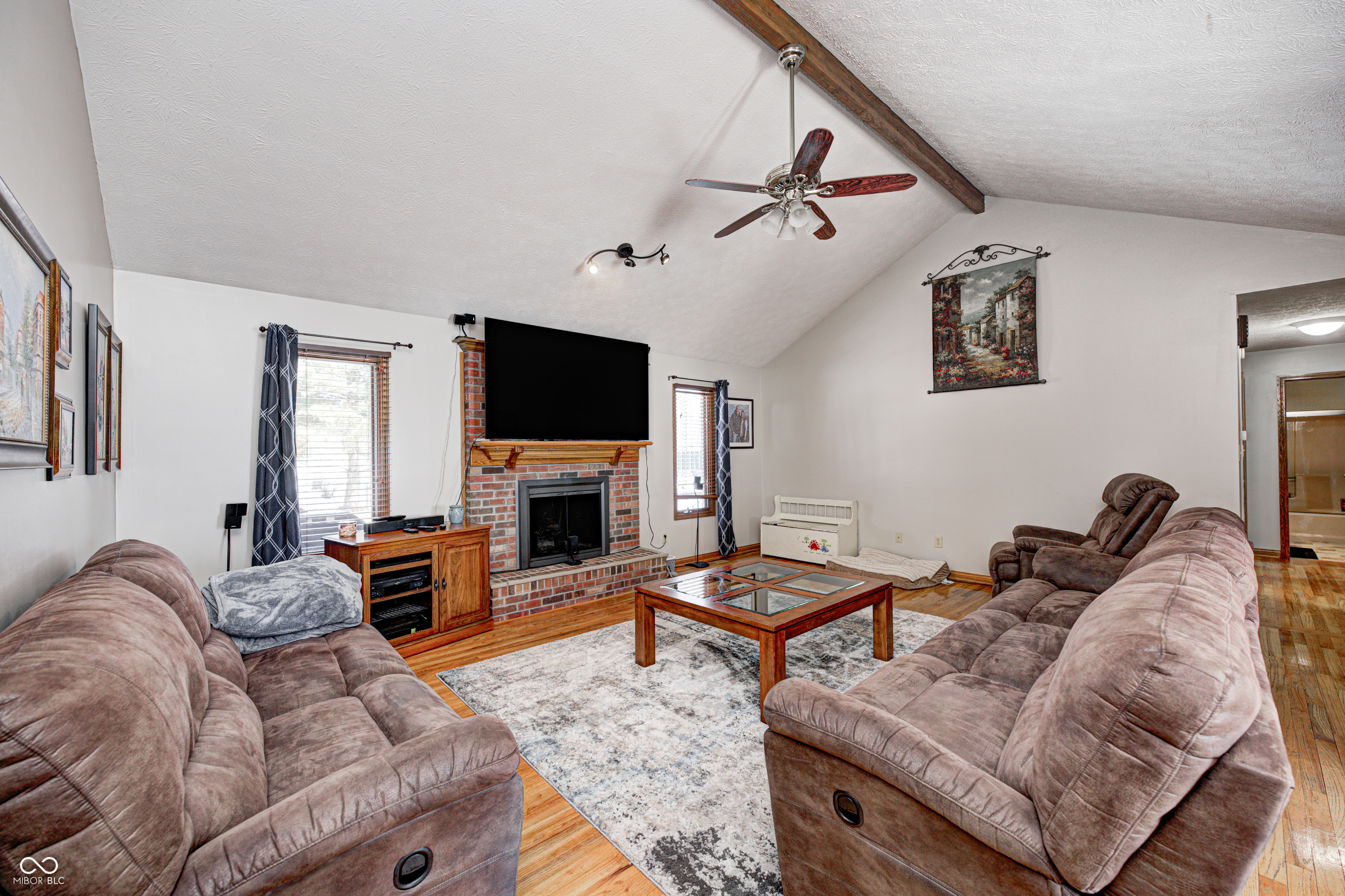 1586 Woodside Drive