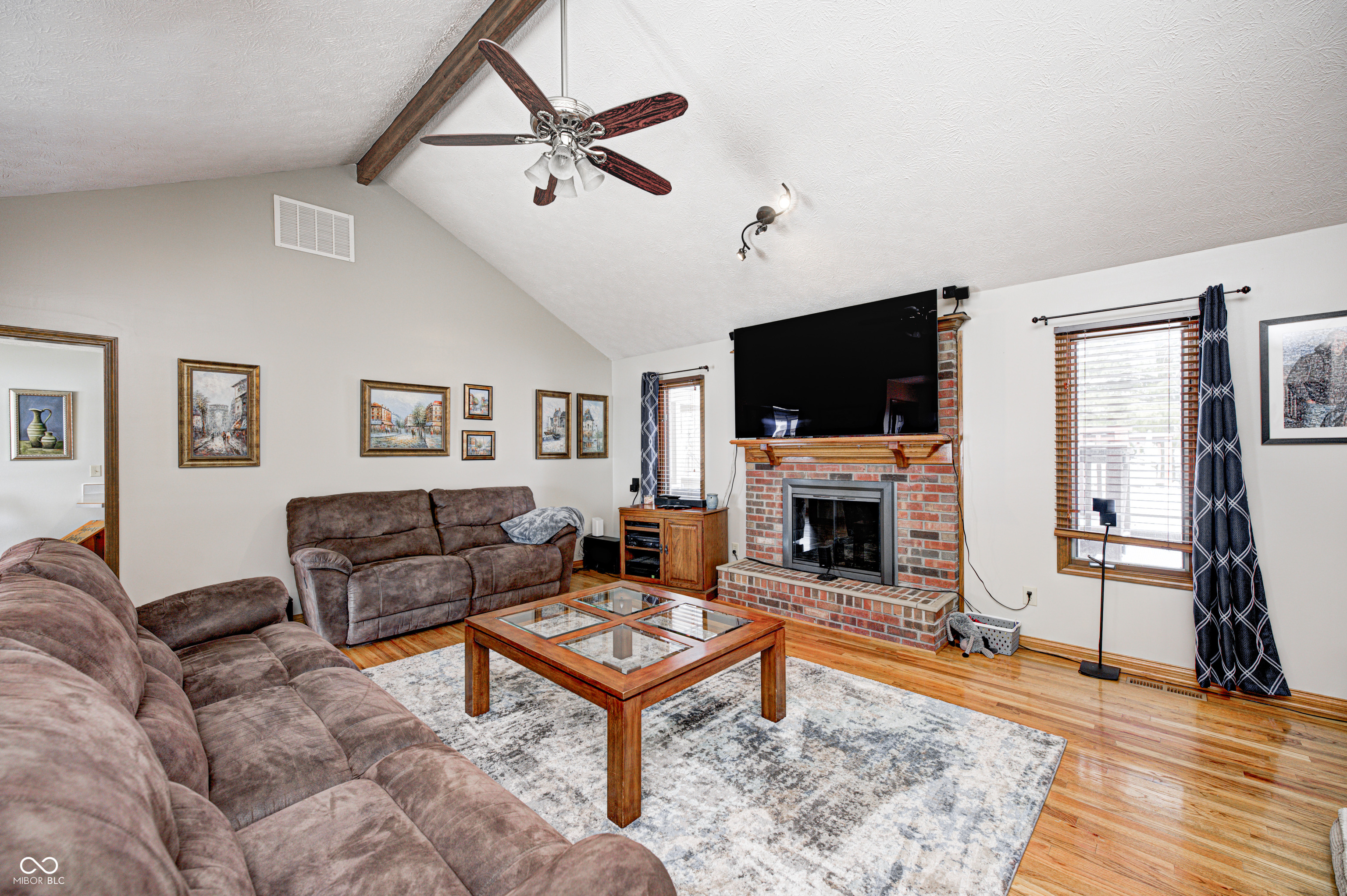 1586 Woodside Drive