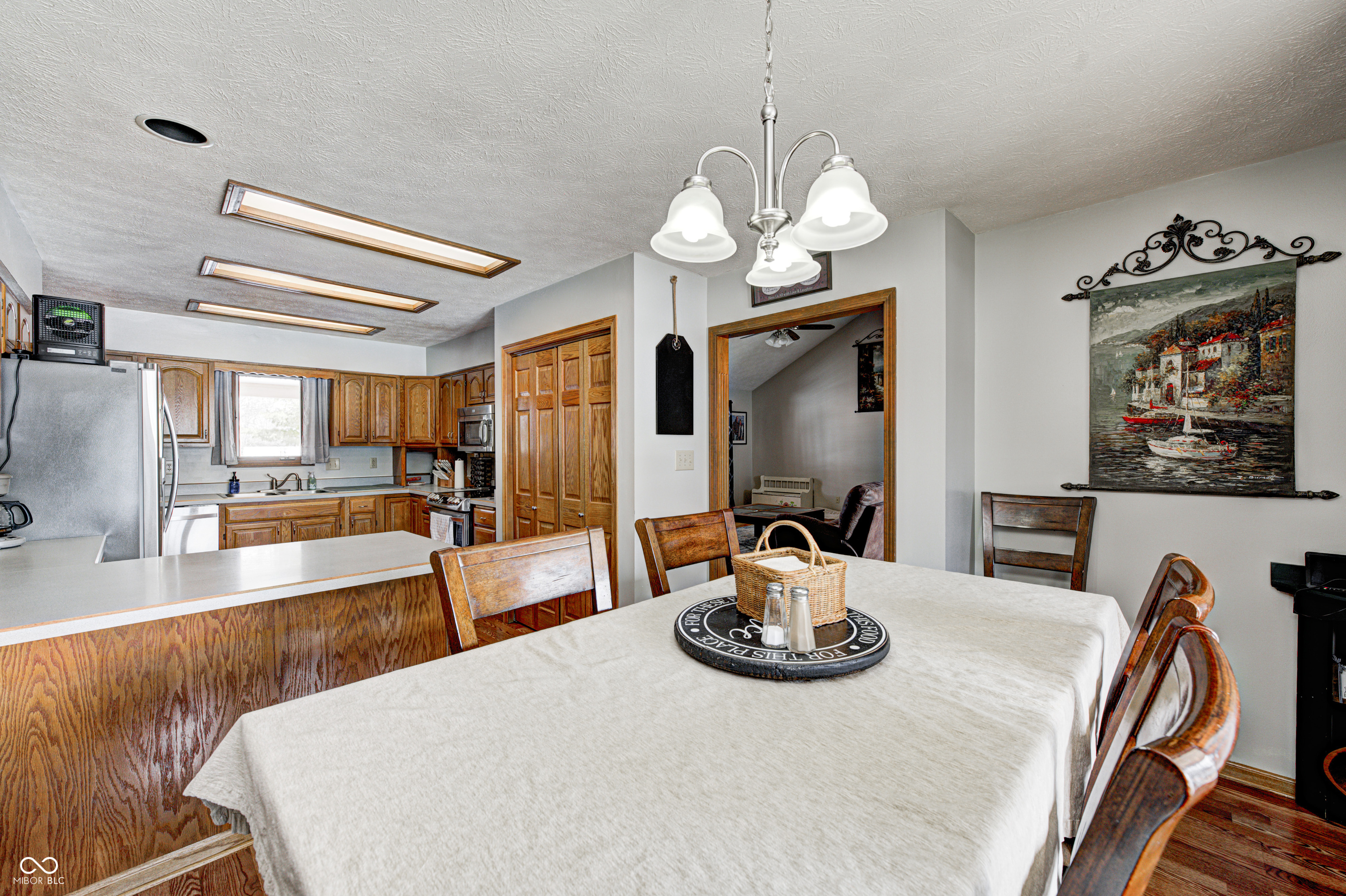 1586 Woodside Drive