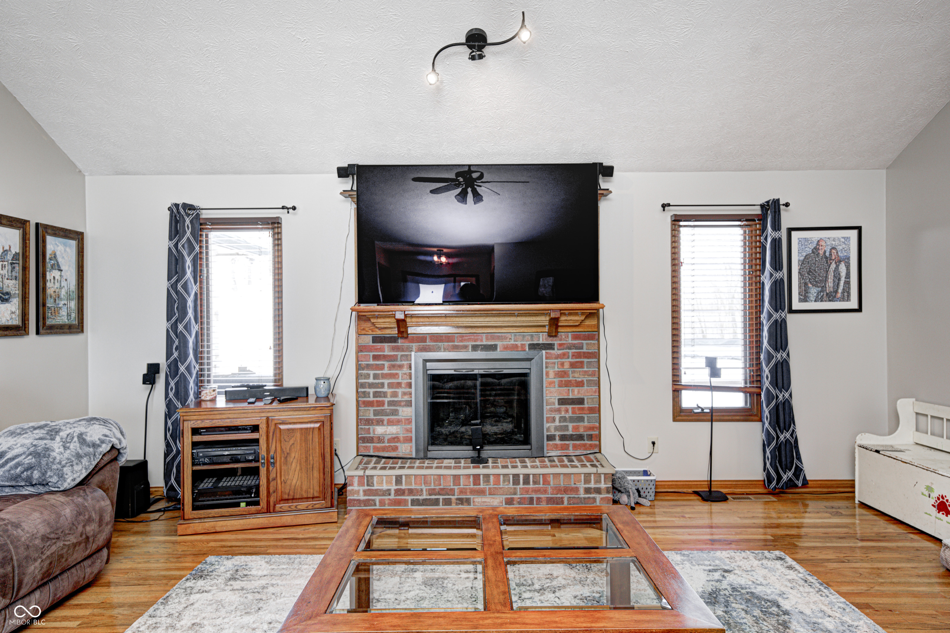 1586 Woodside Drive