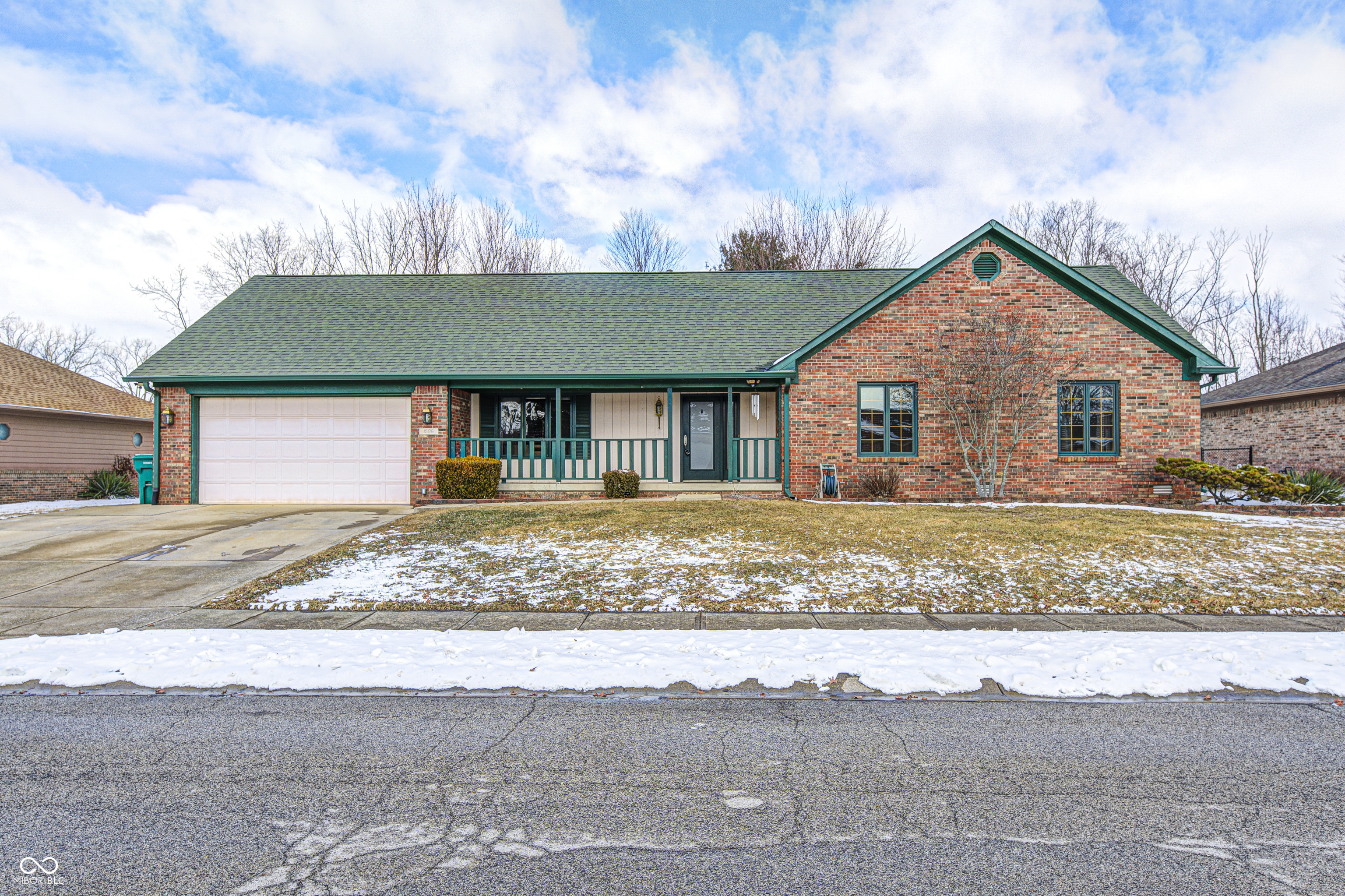 1586 Woodside Drive
