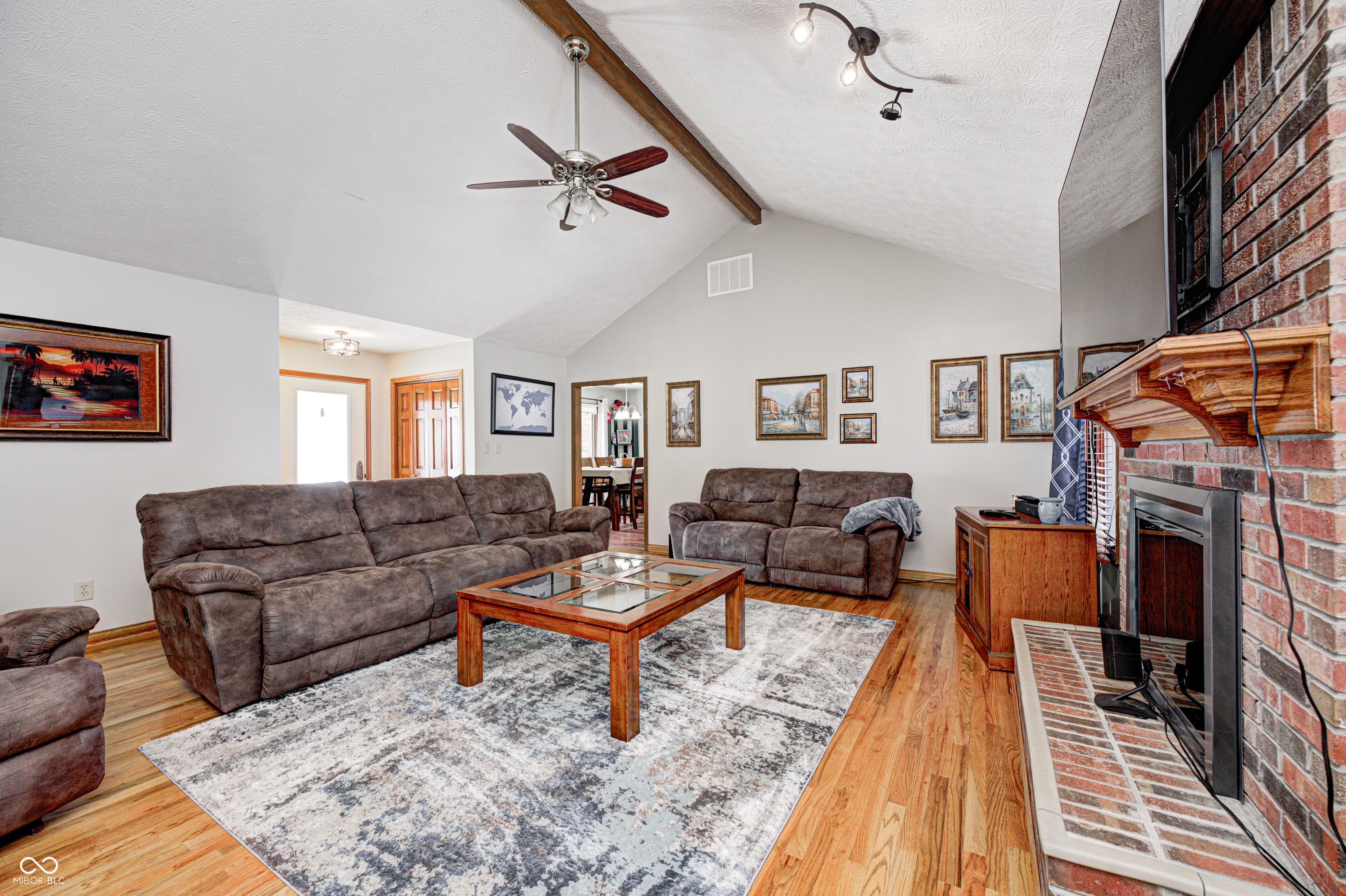 1586 Woodside Drive
