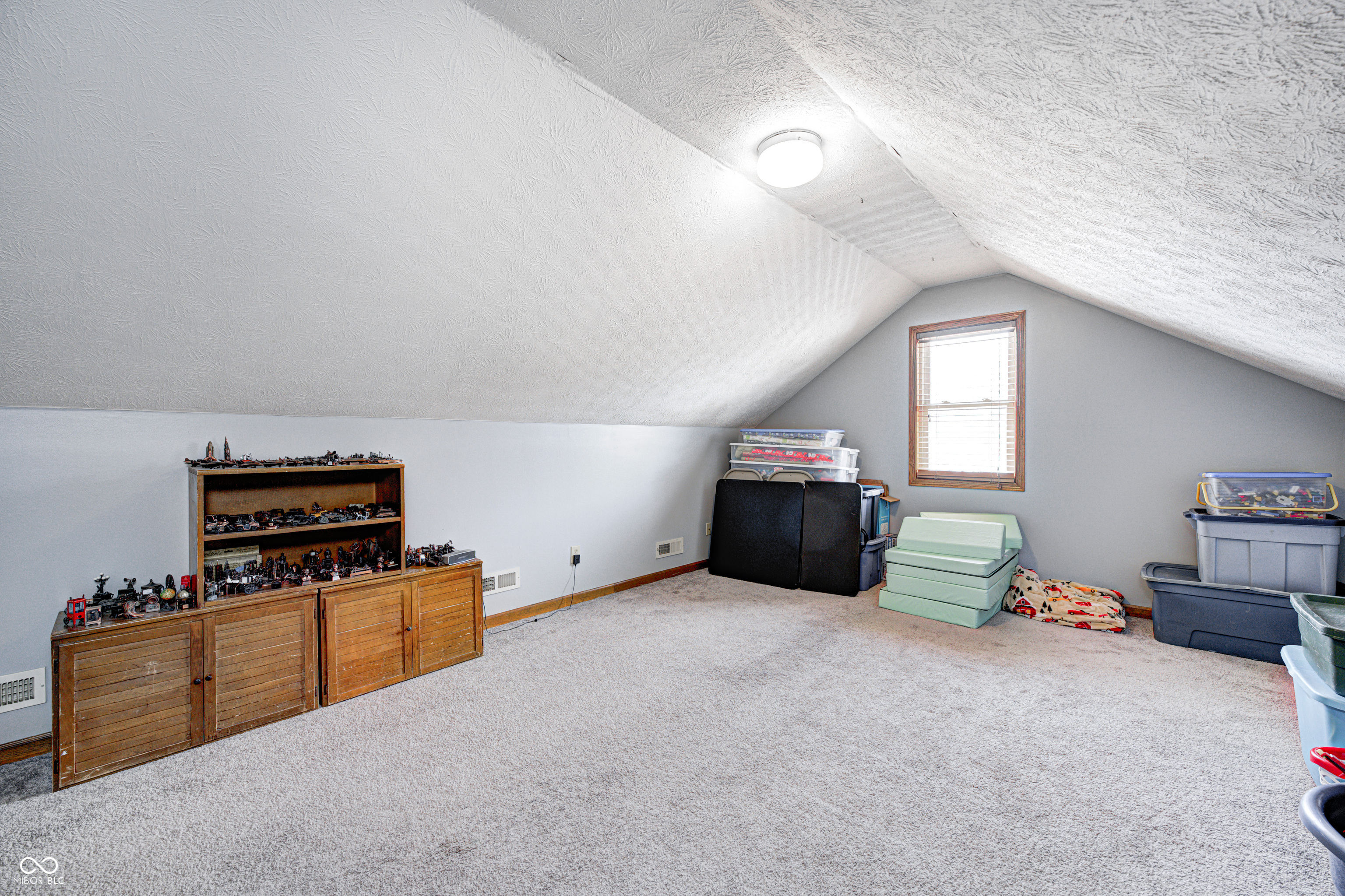 1586 Woodside Drive