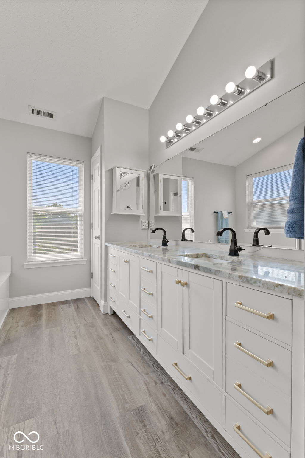 2096 Whitetail Court