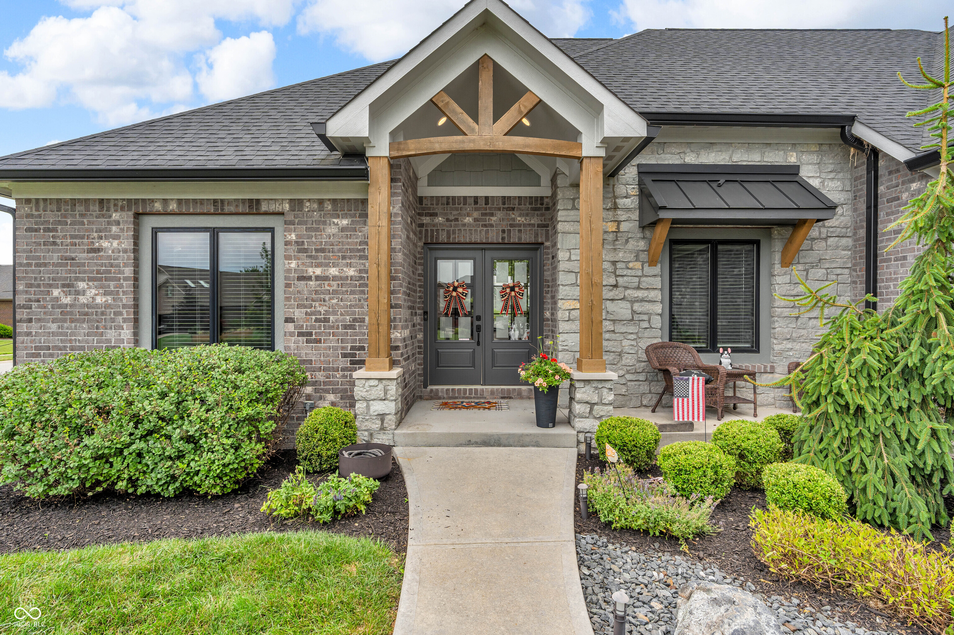 121 Lakeside Drive