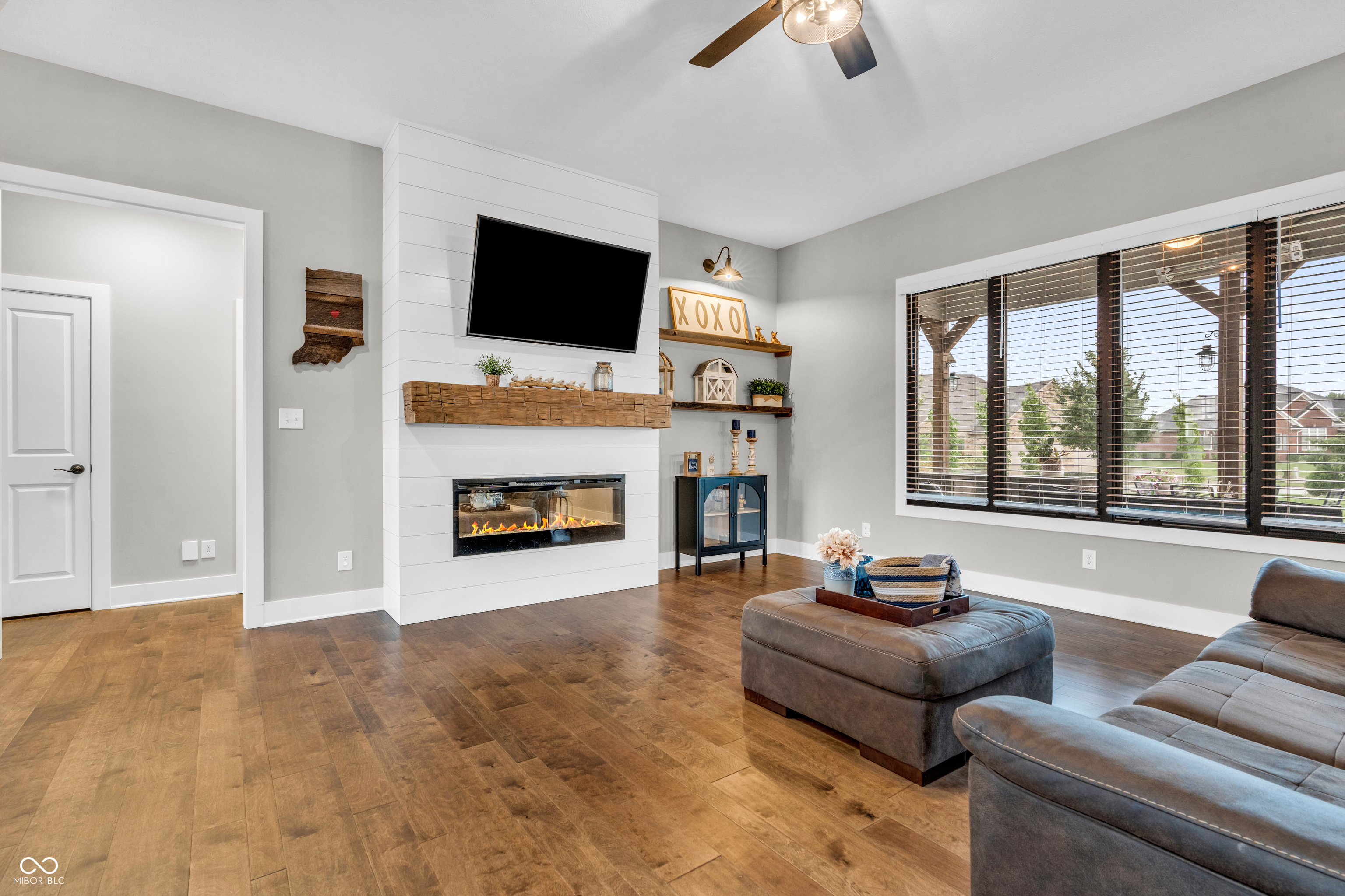 121 Lakeside Drive