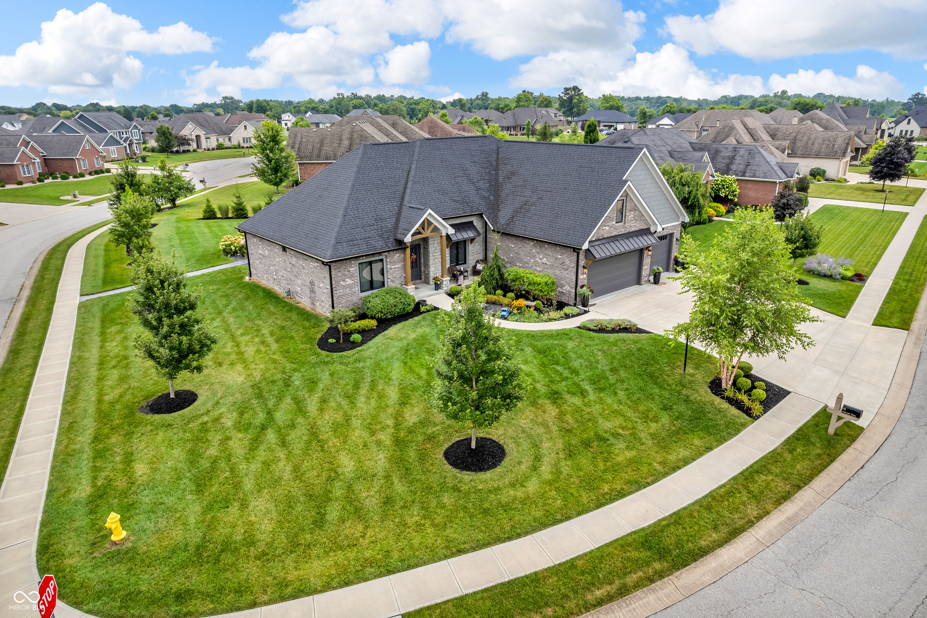 121 Lakeside Drive