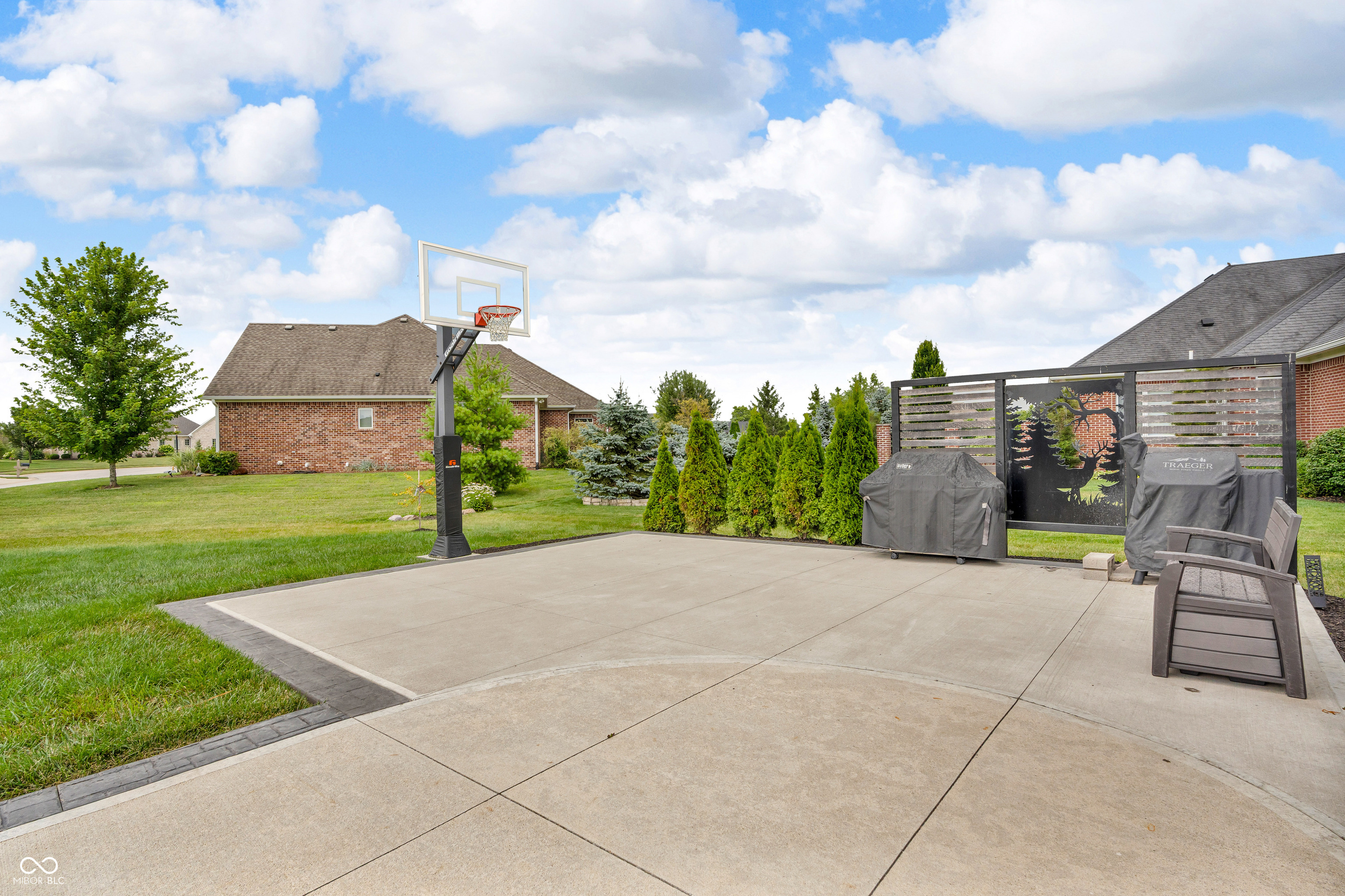 121 Lakeside Drive