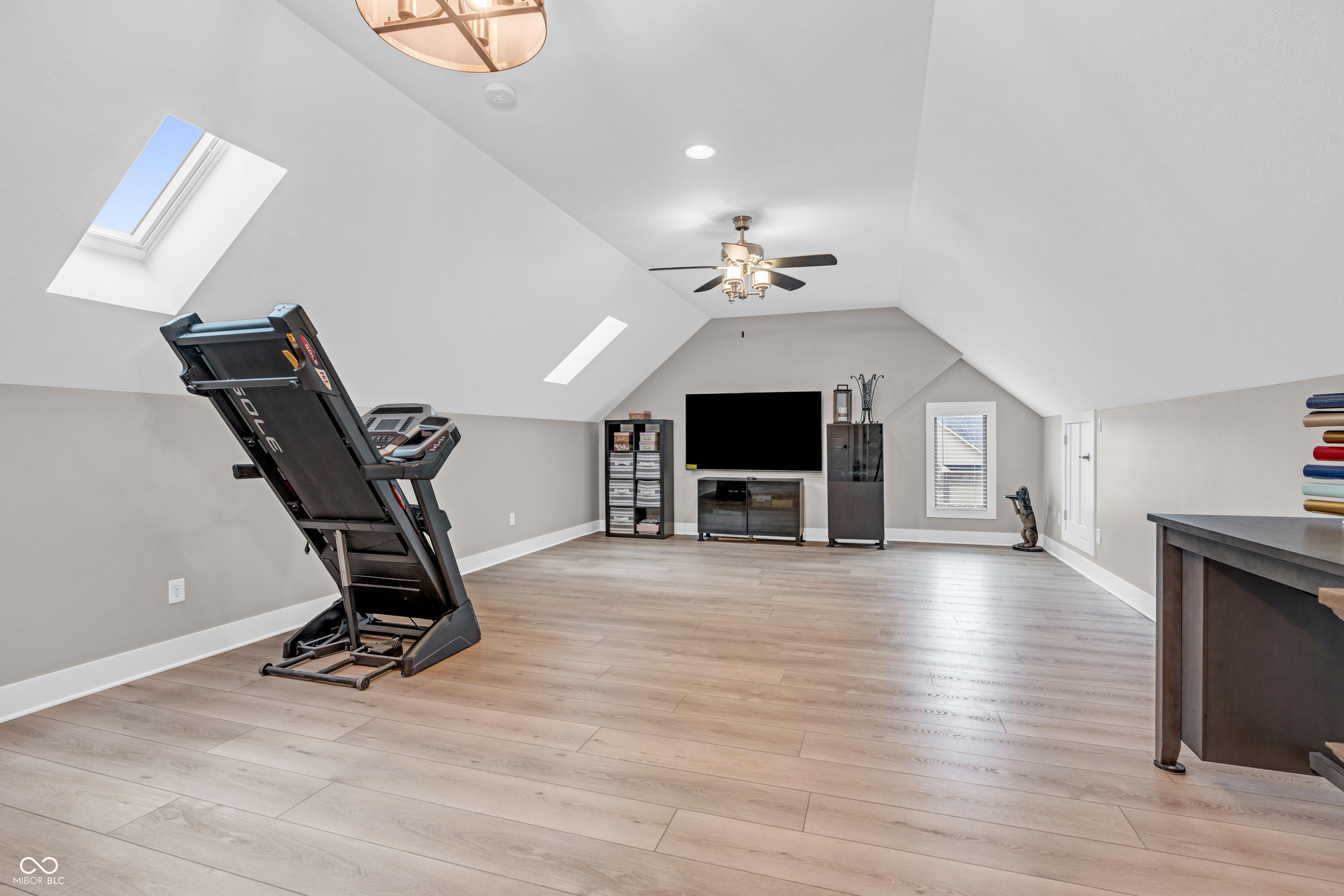 121 Lakeside Drive
