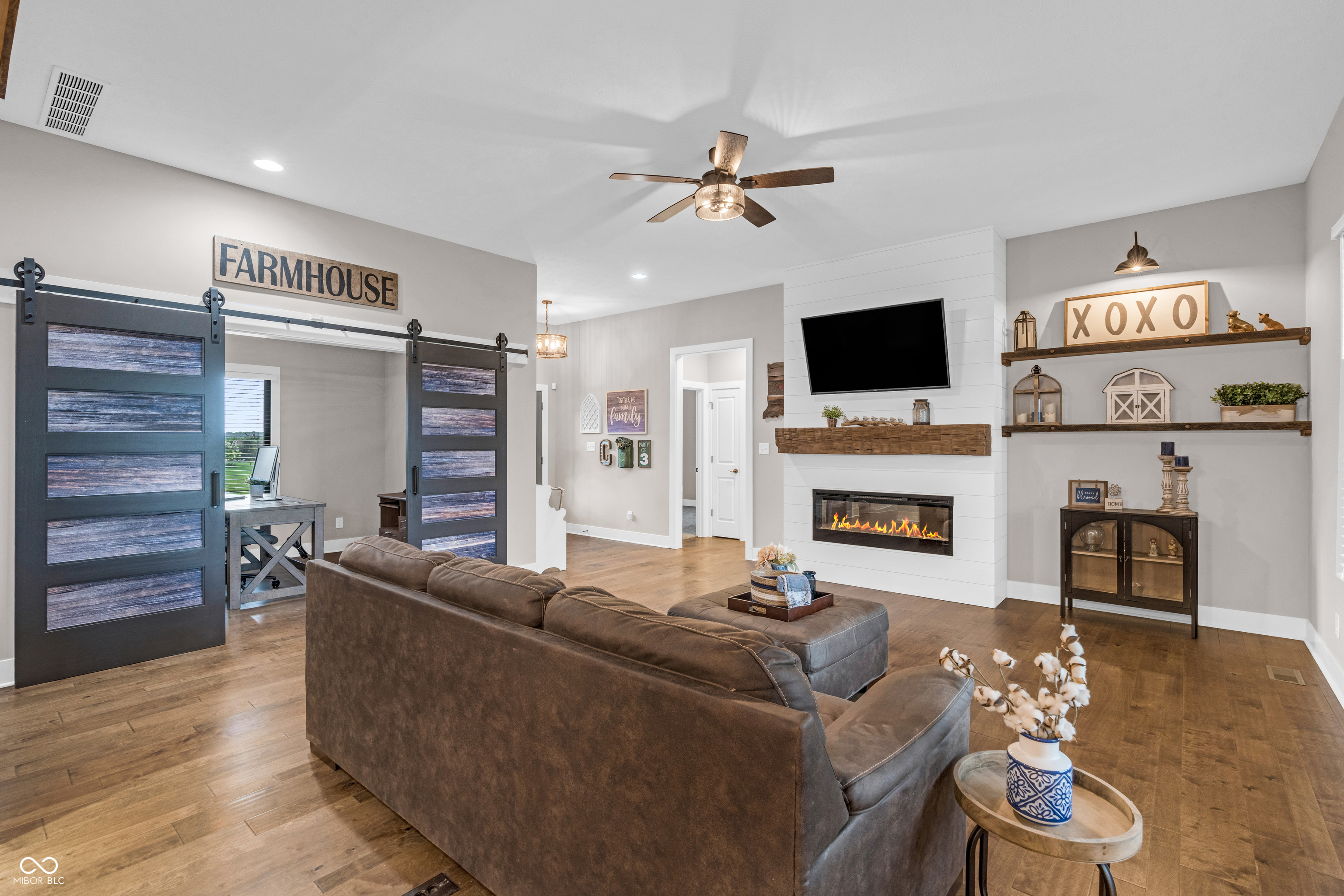 121 Lakeside Drive