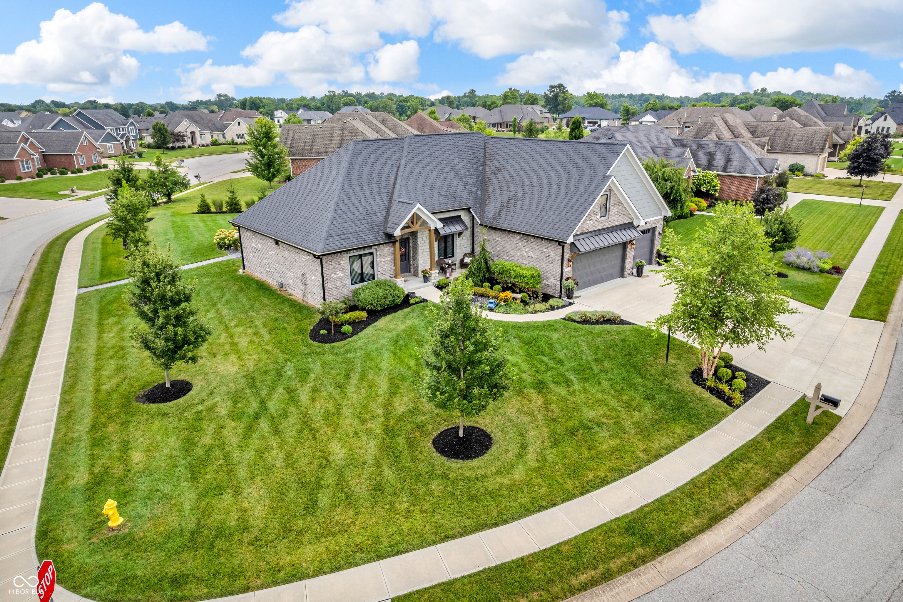 121 Lakeside Drive