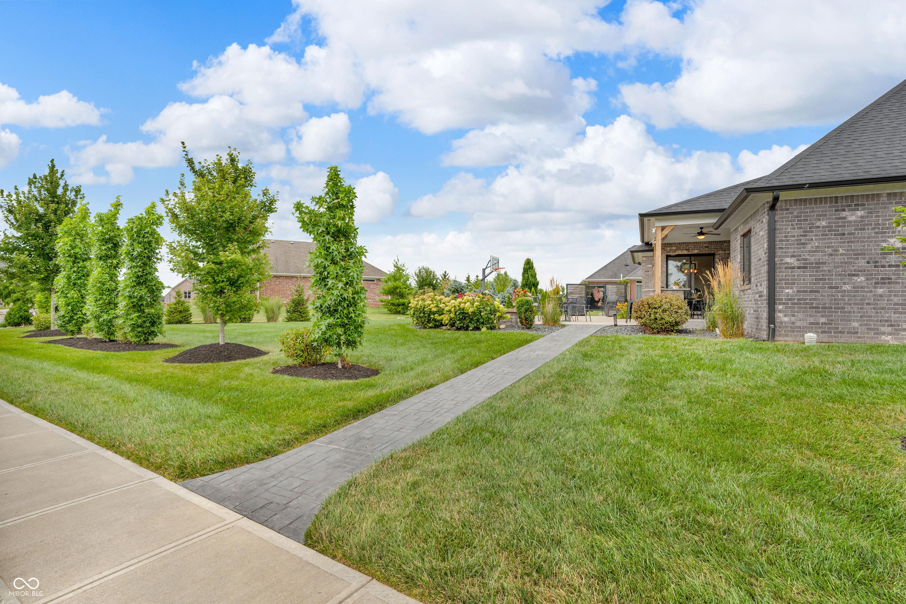121 Lakeside Drive