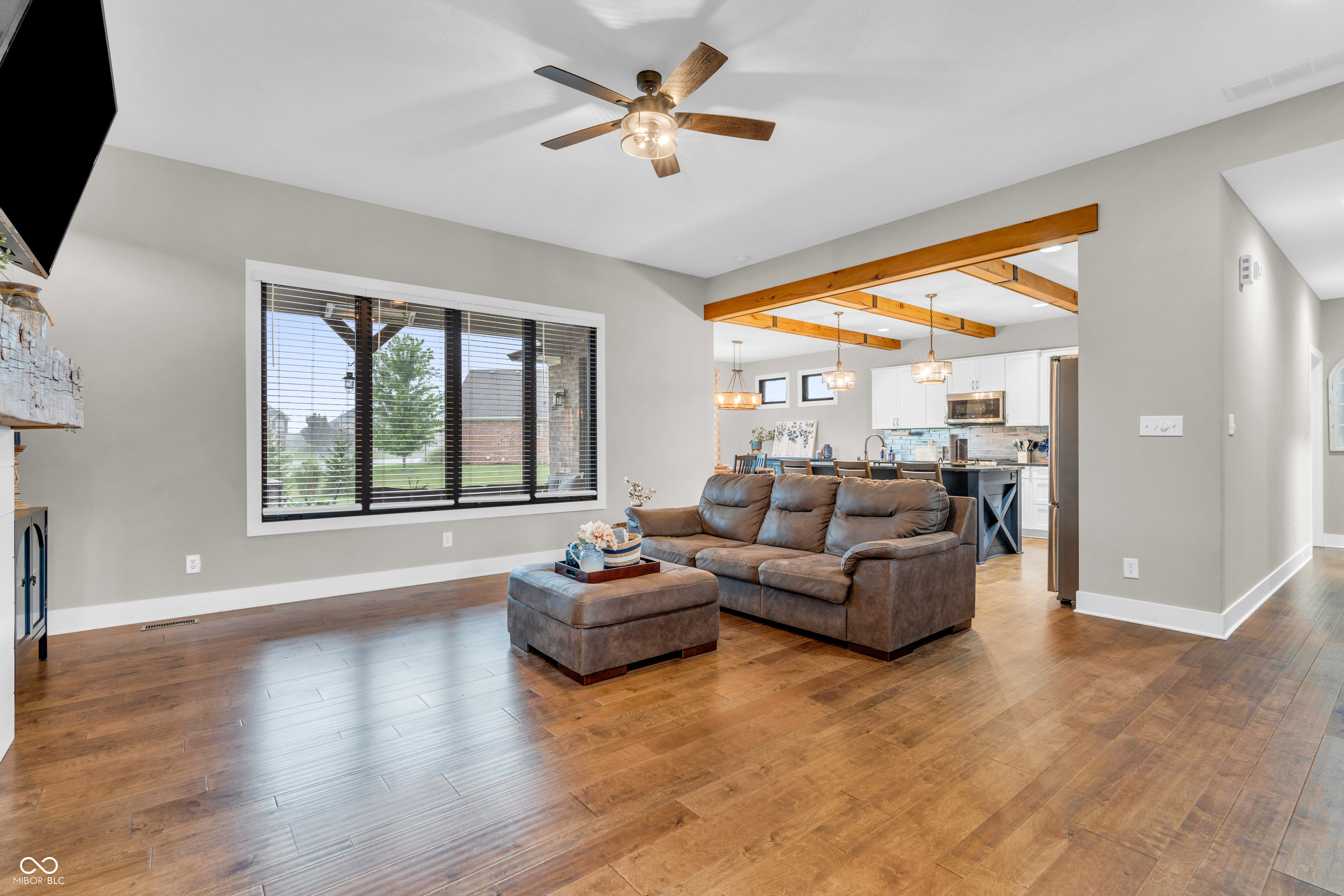 121 Lakeside Drive