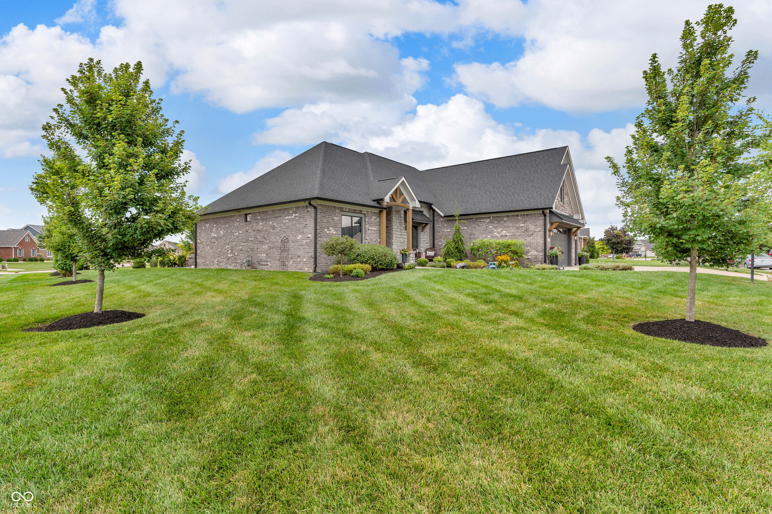 121 Lakeside Drive