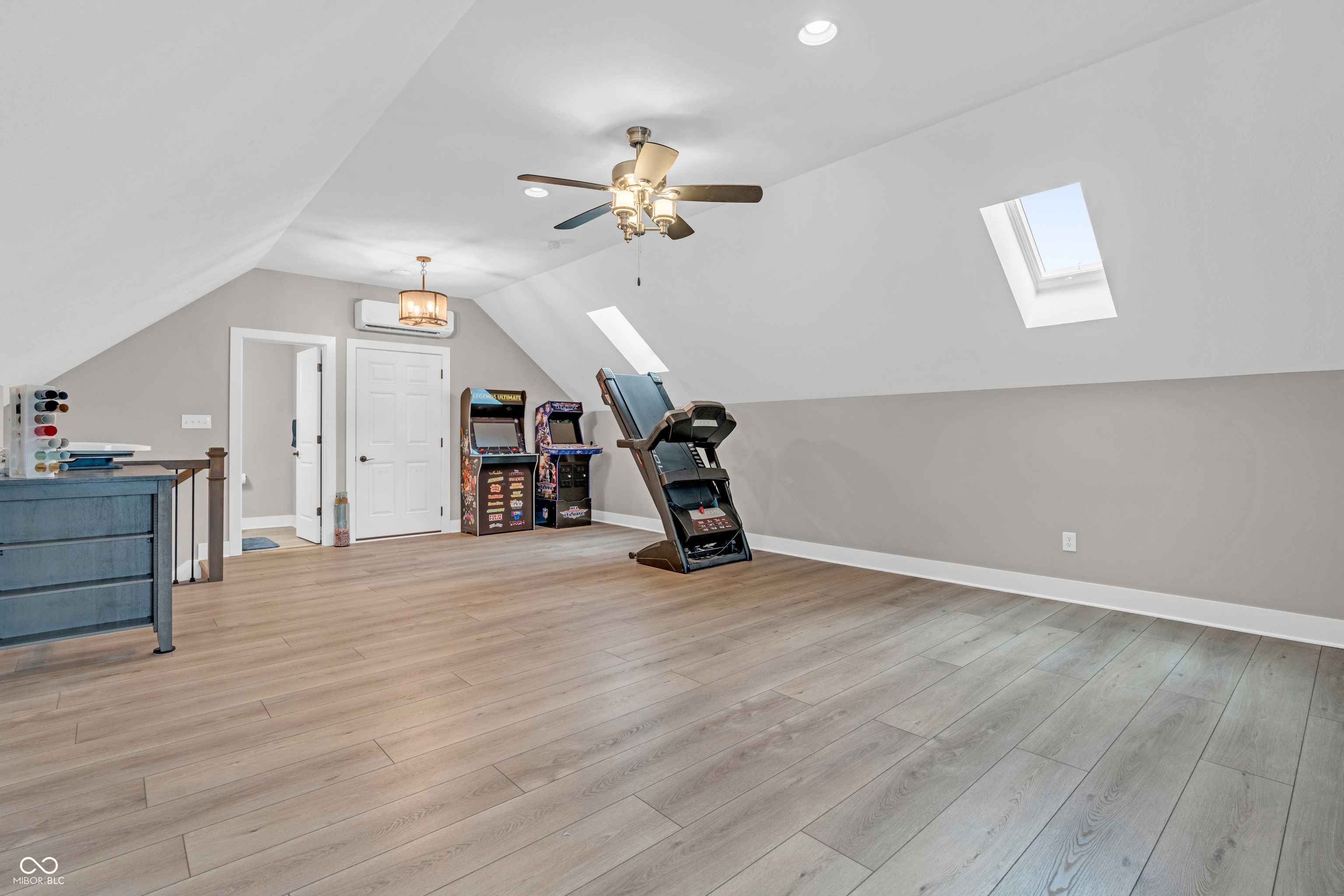 121 Lakeside Drive