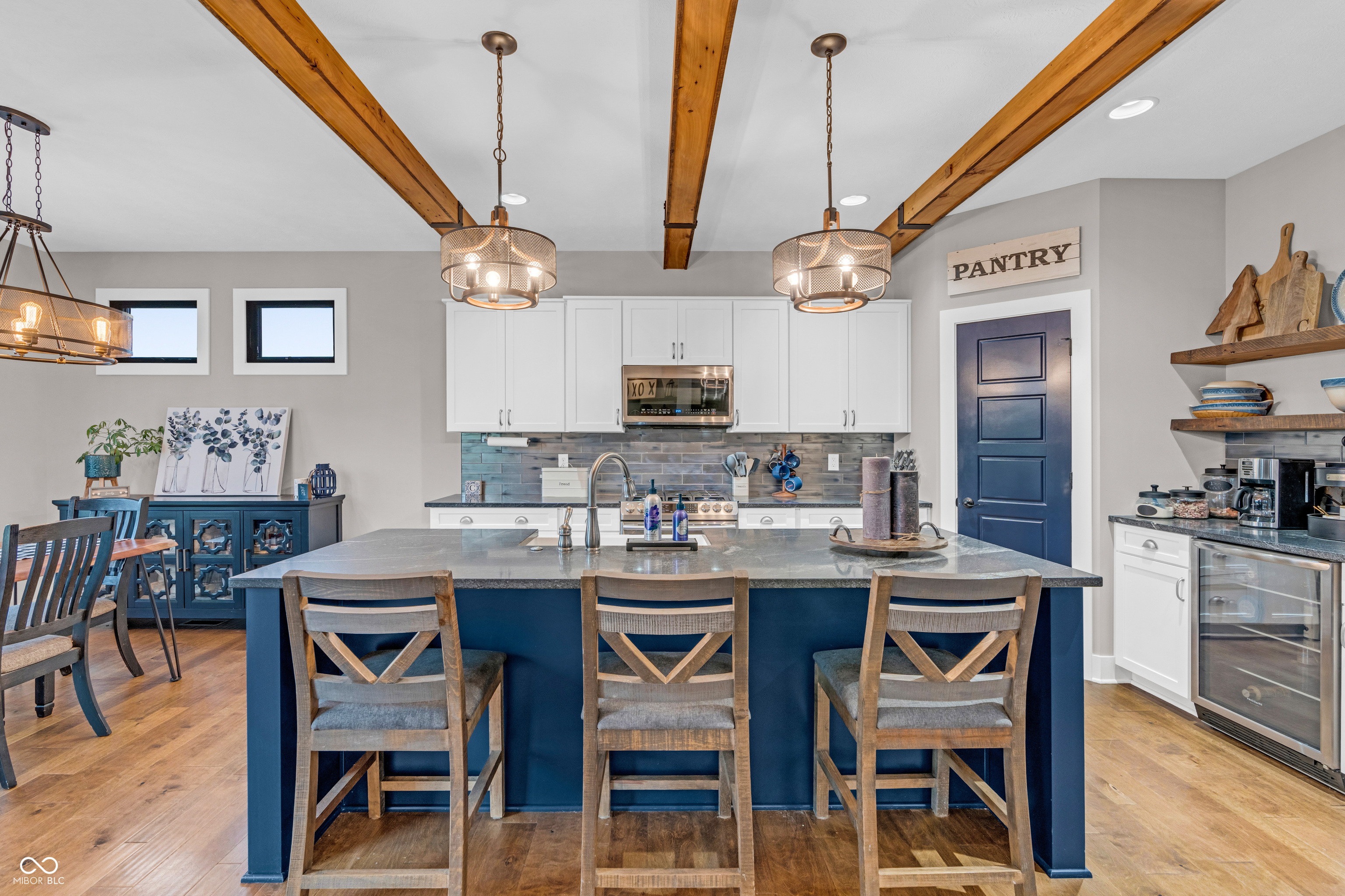 121 Lakeside Drive