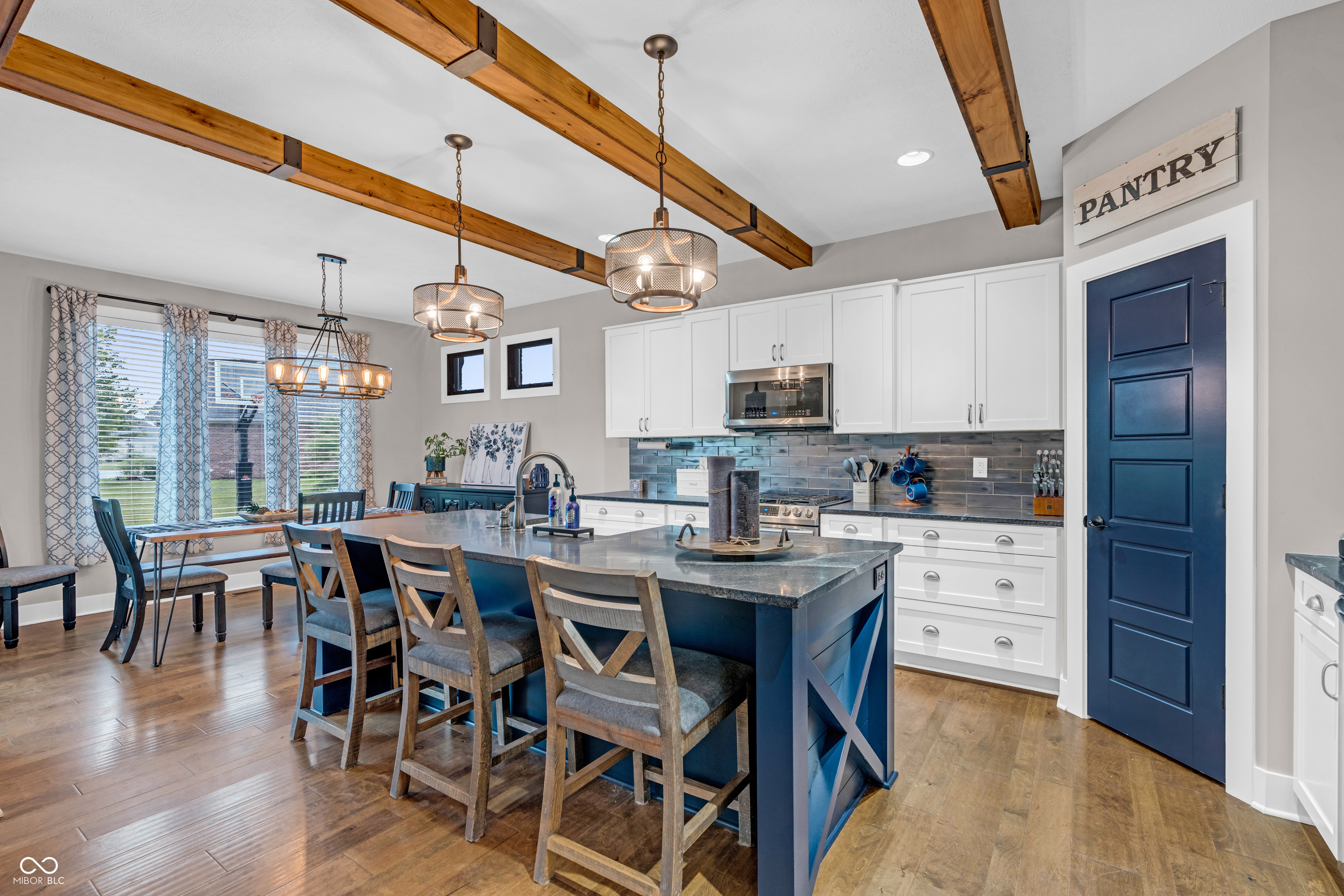 121 Lakeside Drive
