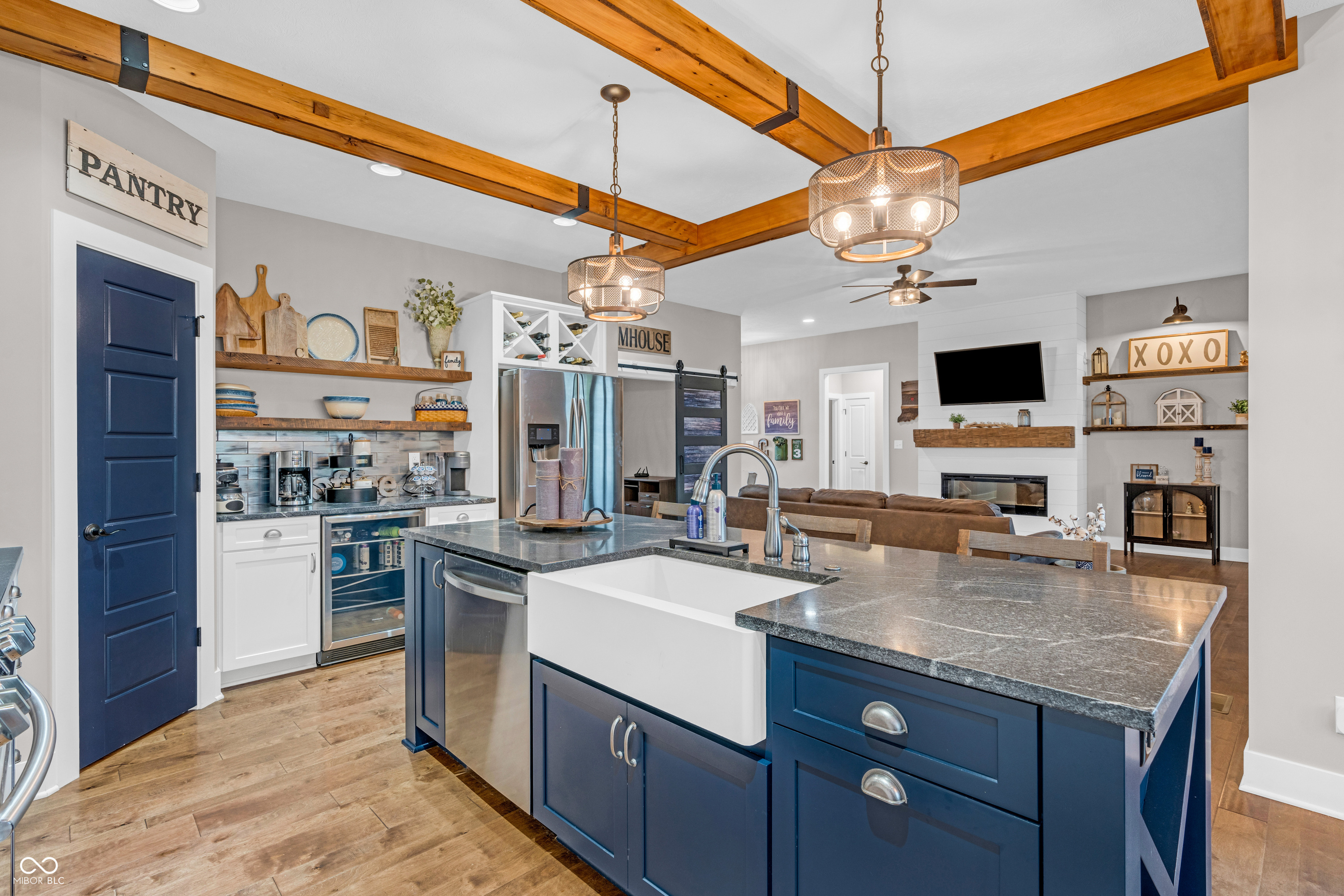 121 Lakeside Drive