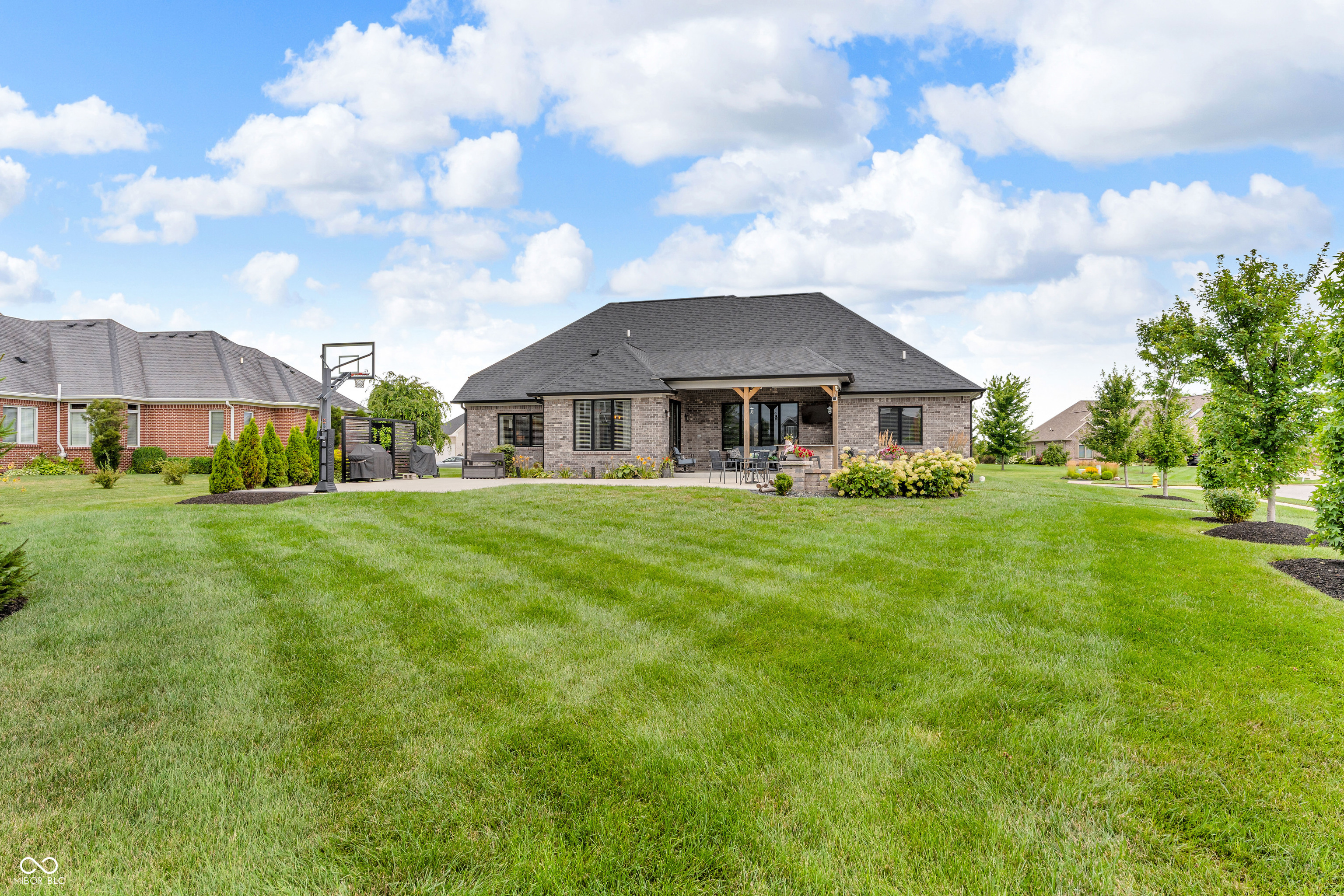 121 Lakeside Drive