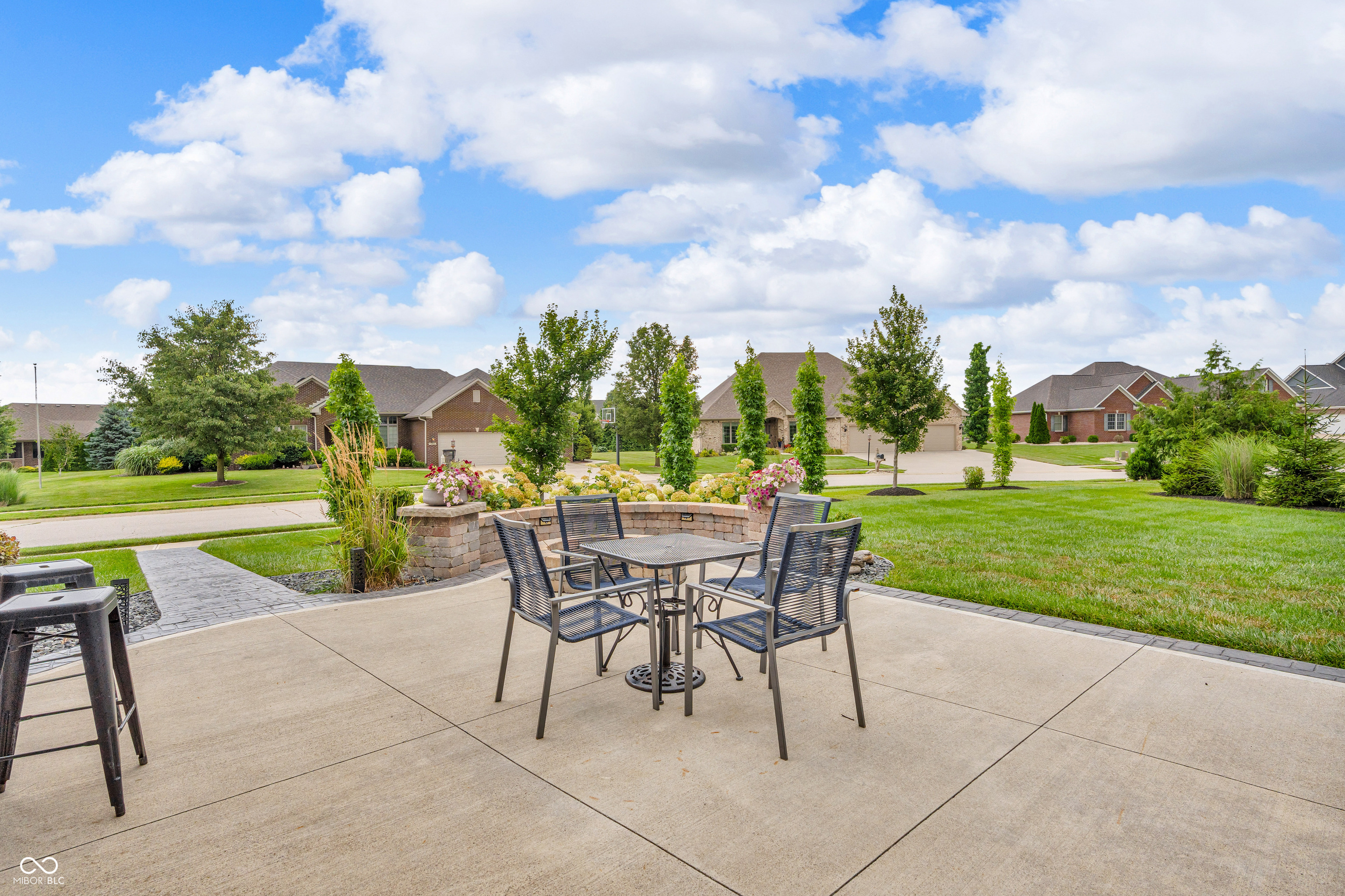 121 Lakeside Drive