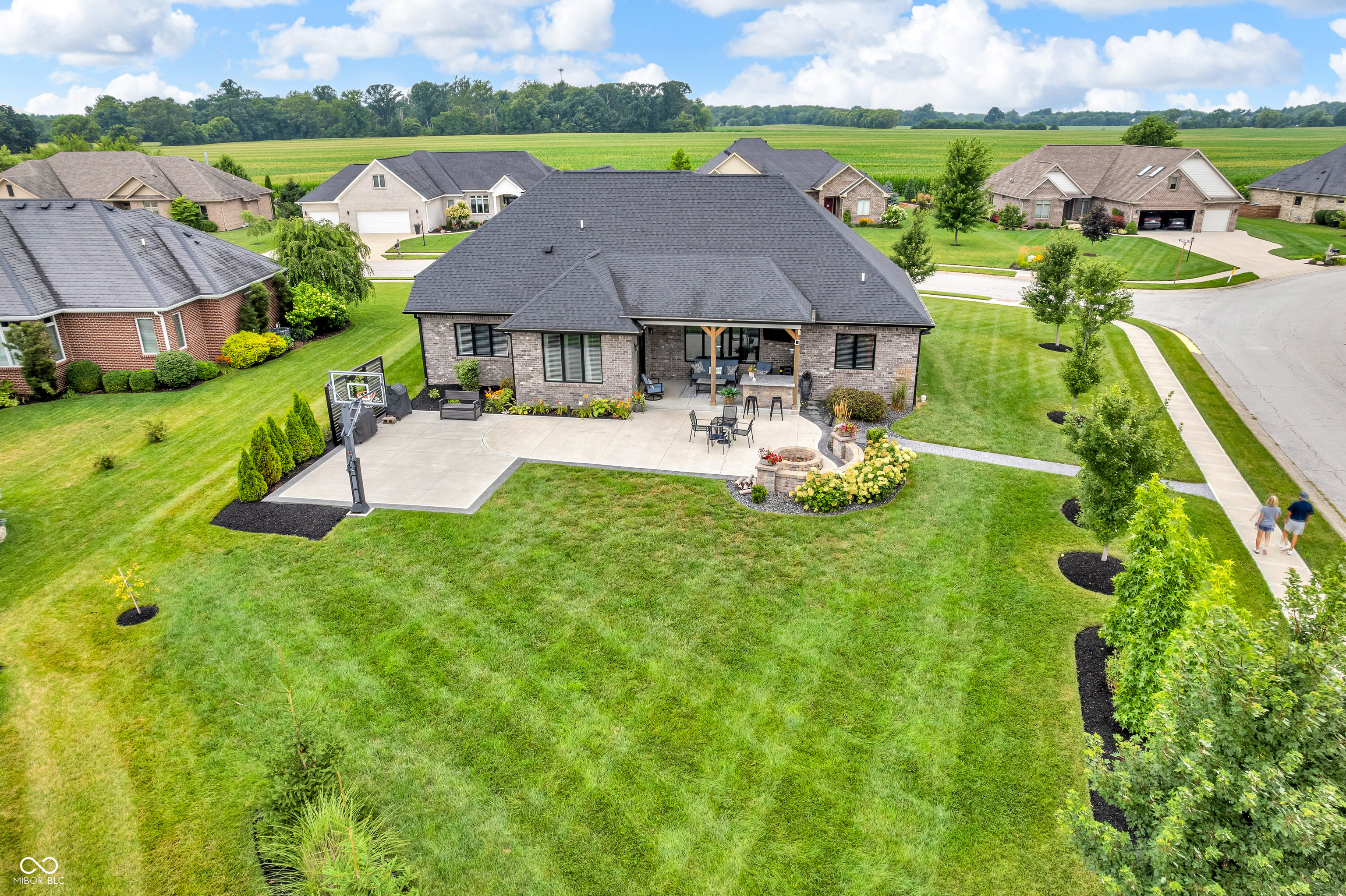 121 Lakeside Drive