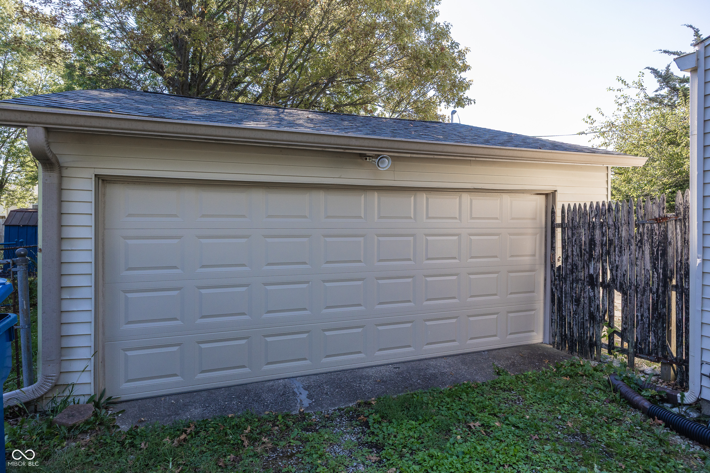 1639 Moores Court